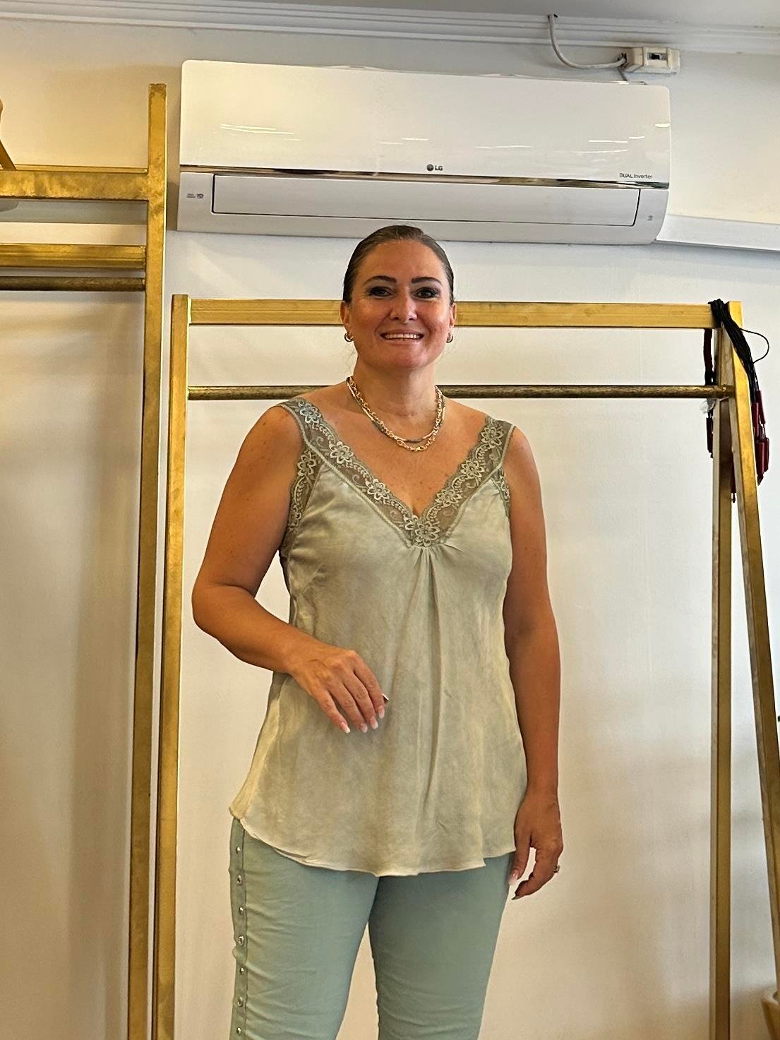 Dantel Detaylı Askılı İpek Bluz Gri 