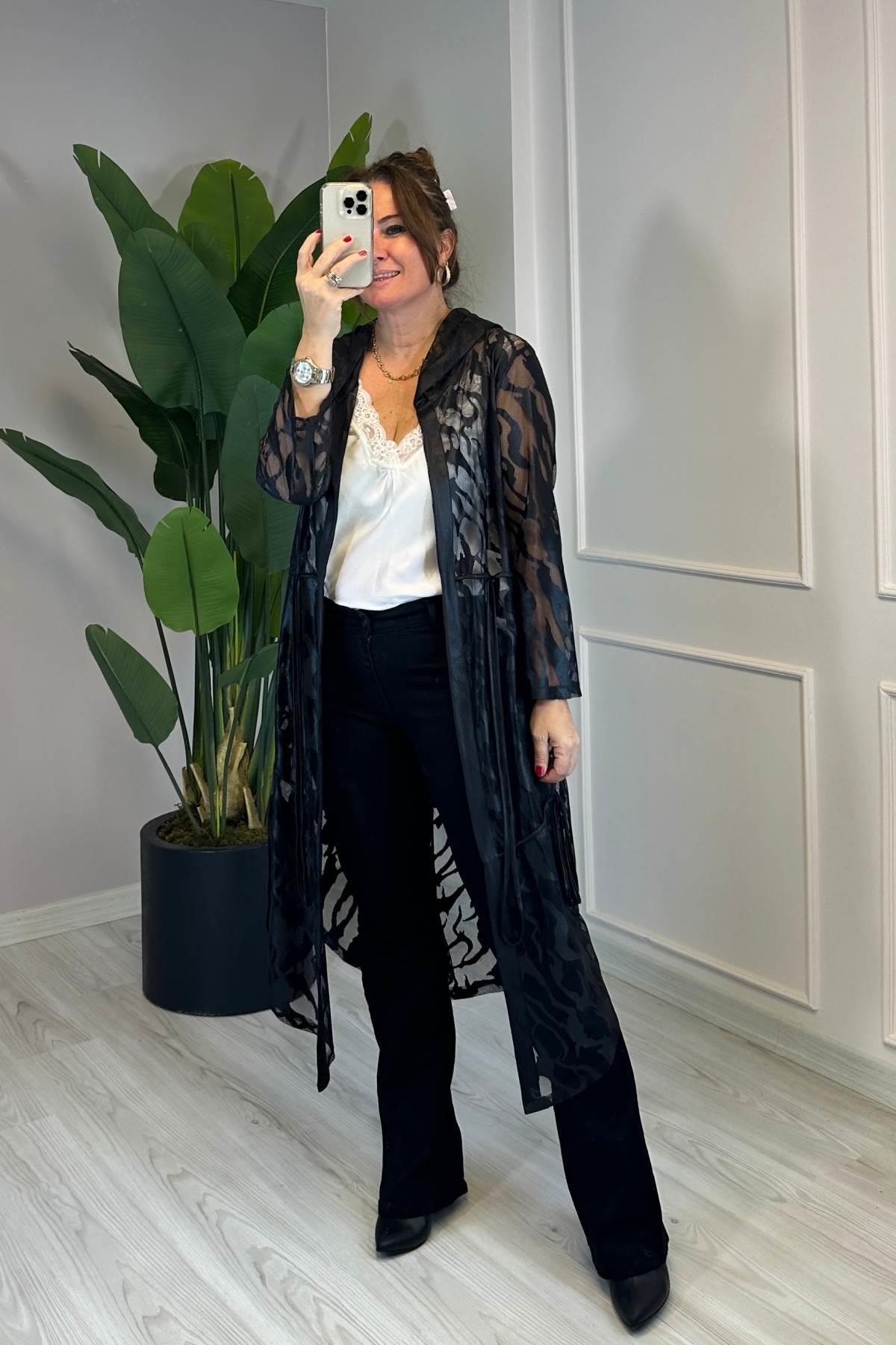 Dantel Detaylı Kapüşonlu Ceket Siyah