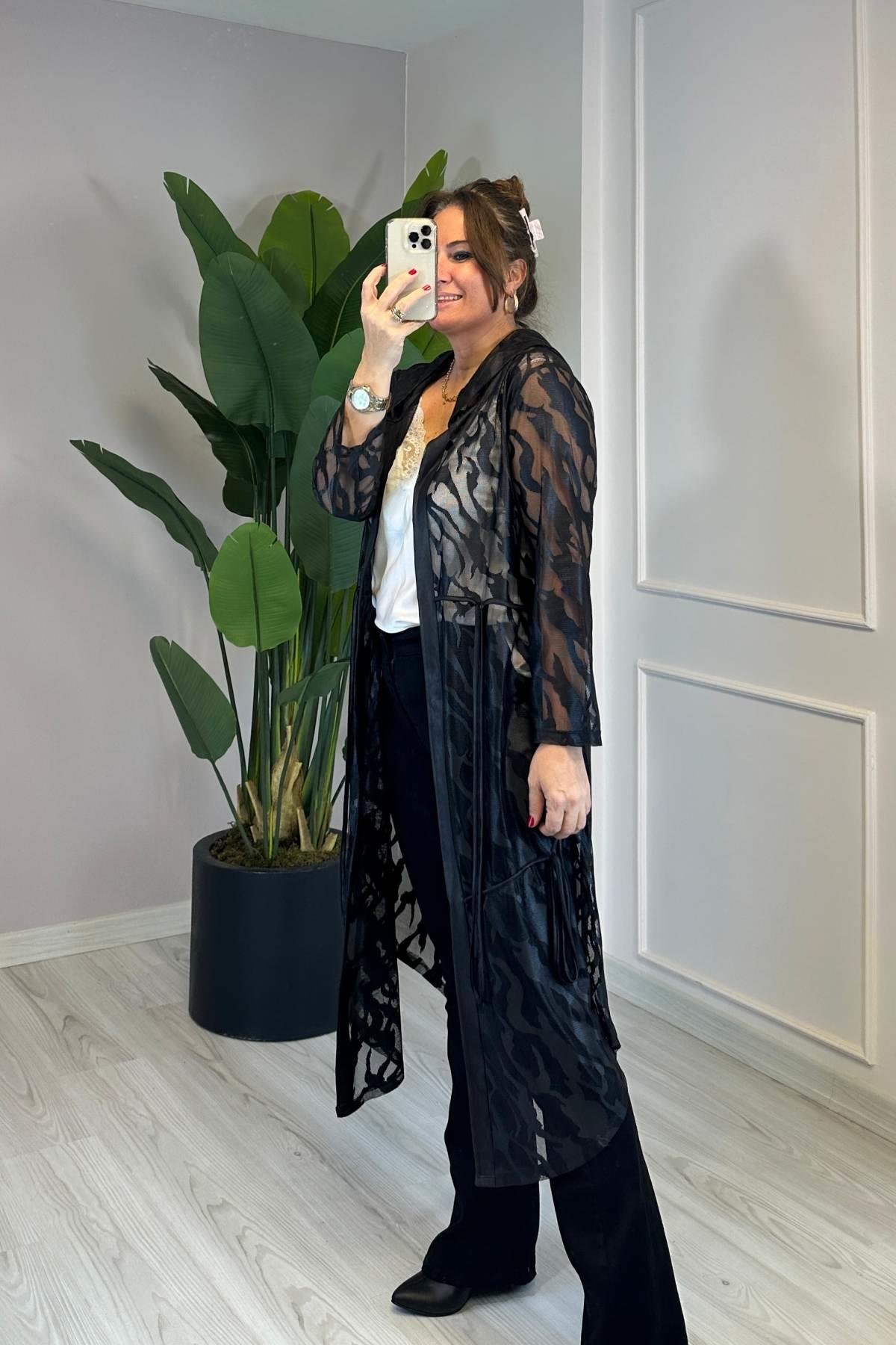 Dantel Detaylı Kapüşonlu Ceket Siyah