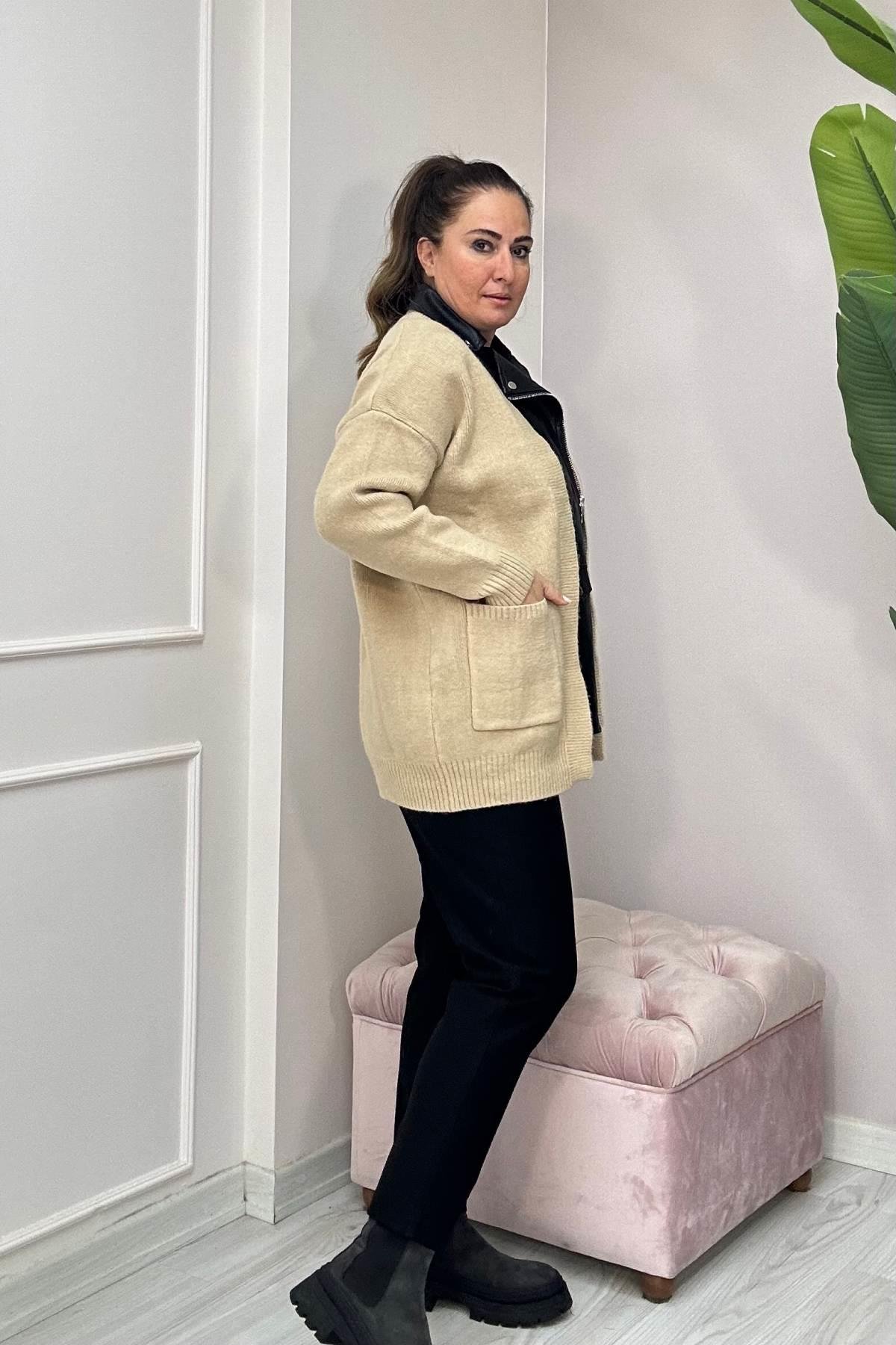 Deri Yaka Detaylı Triko Ceket Siyah