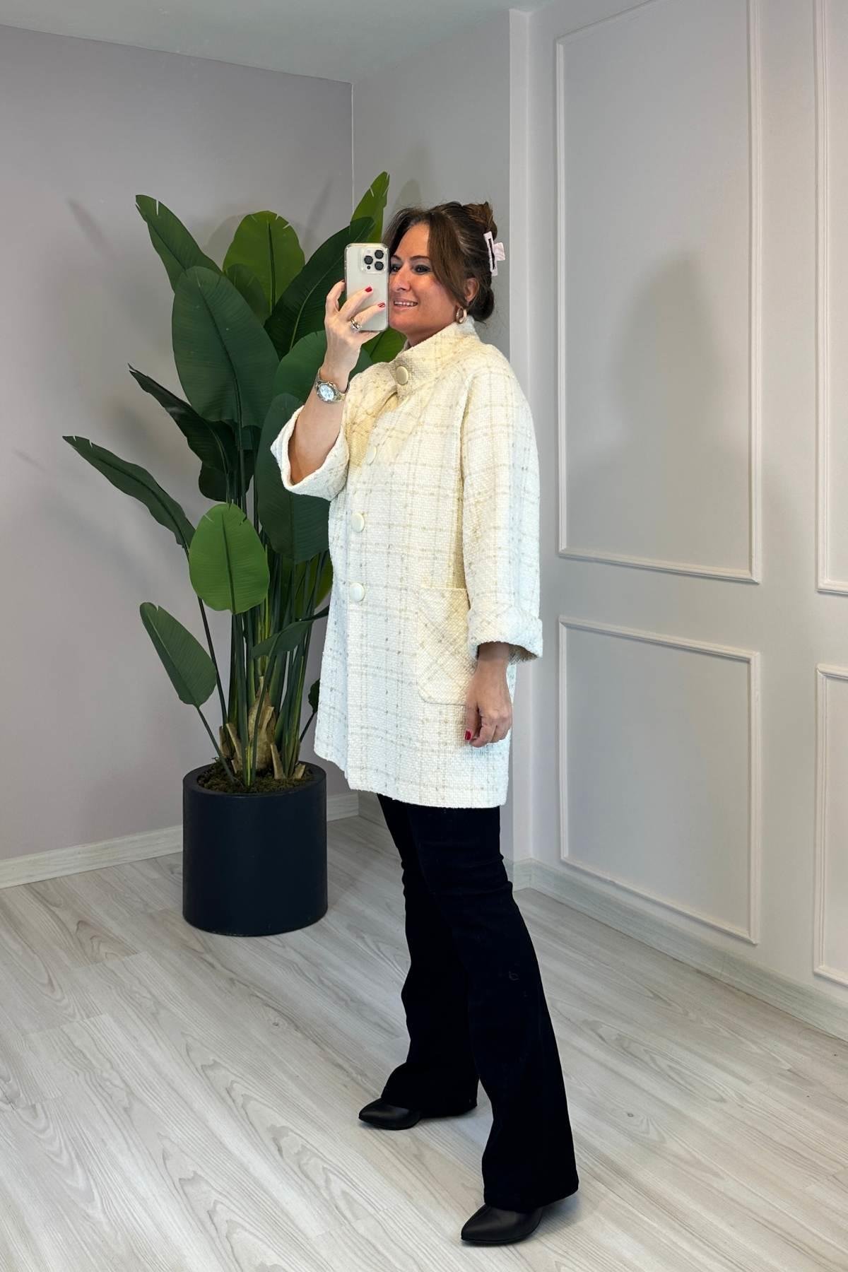 Dik Yaka Ekose Desenli Astarlı Kaban Krem