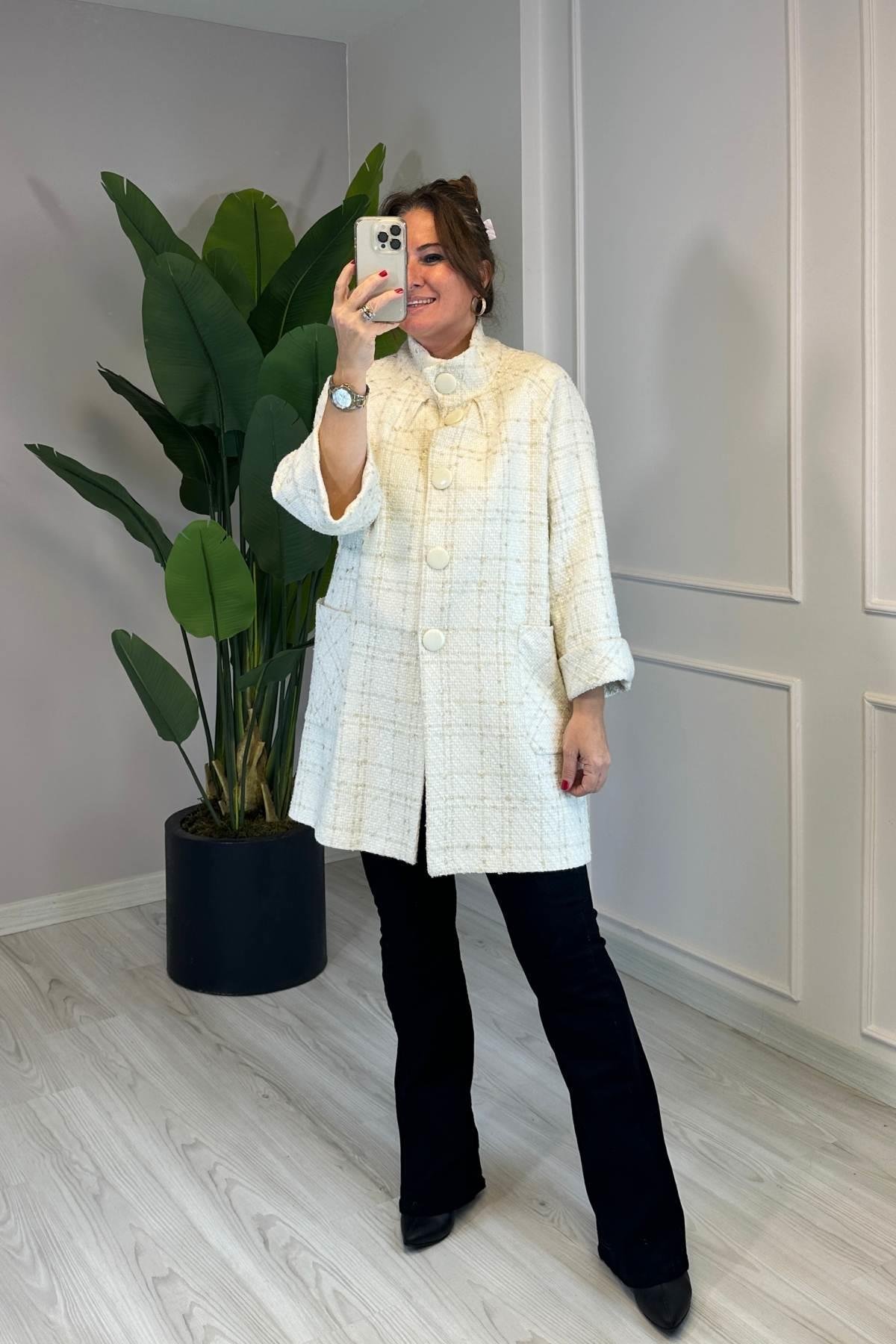 Dik Yaka Ekose Desenli Astarlı Kaban Krem