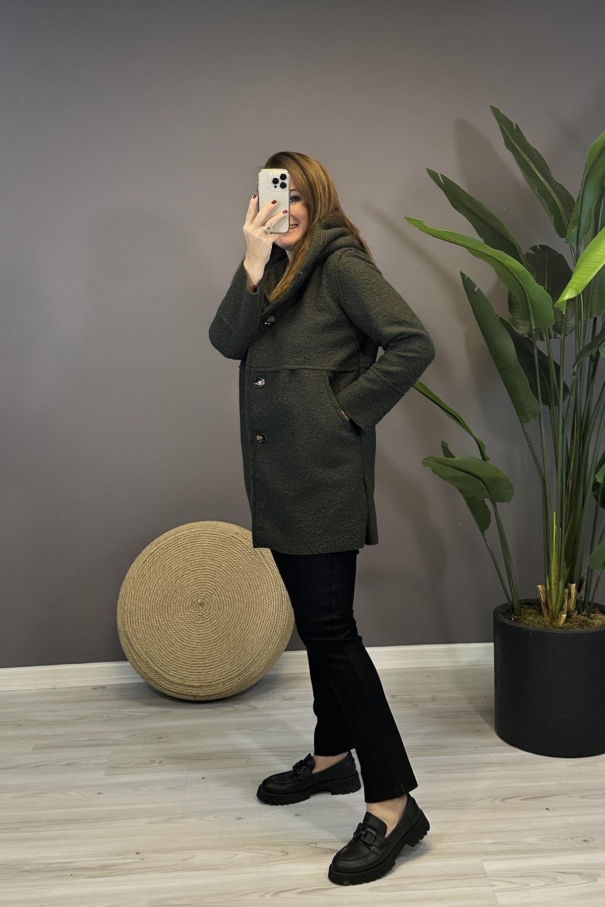 Dikiş Detaylı Kapüşonlu Buklet Mont Haki 23128