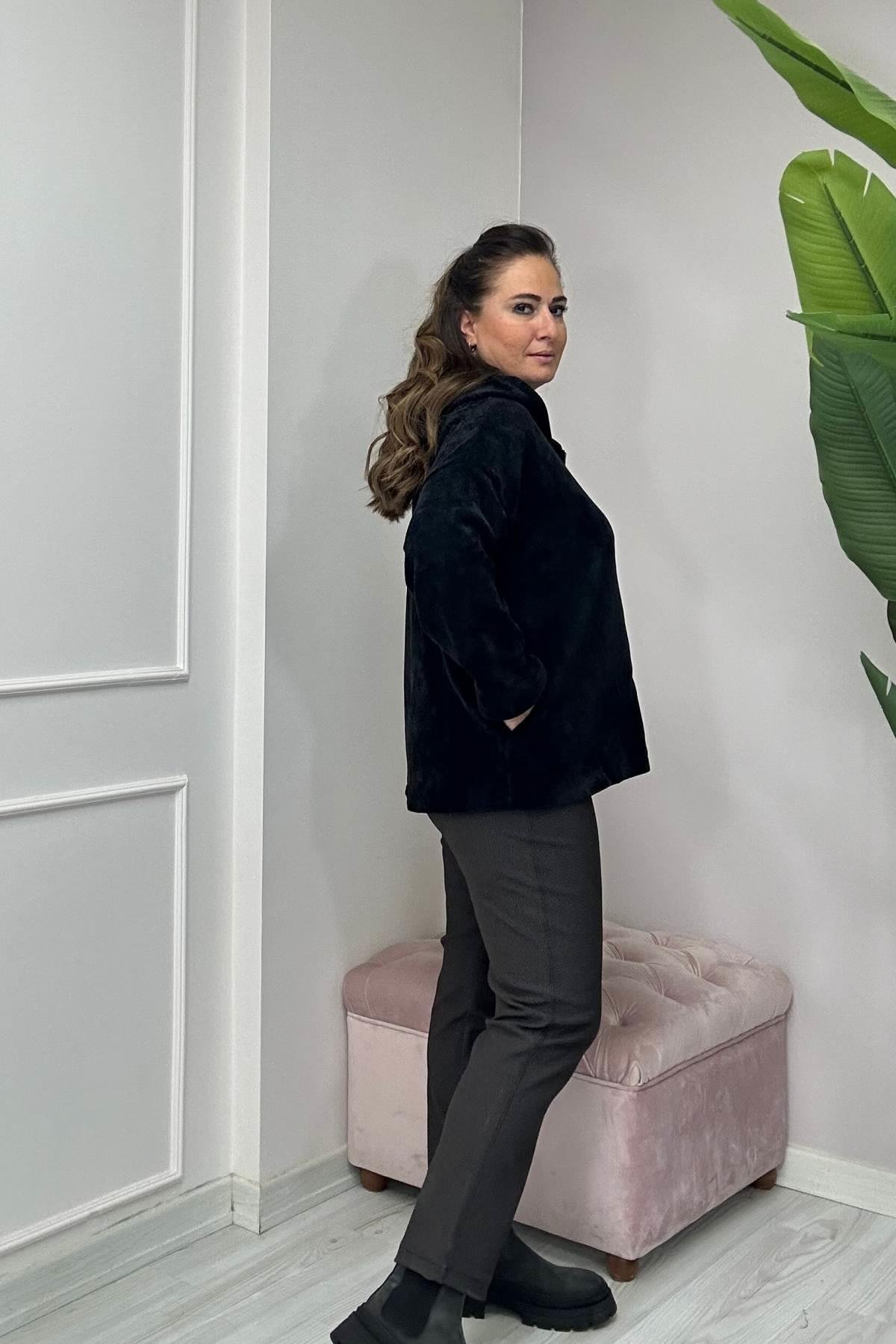 Düz Desen Kadife Şapkalı Ceket-Siyah