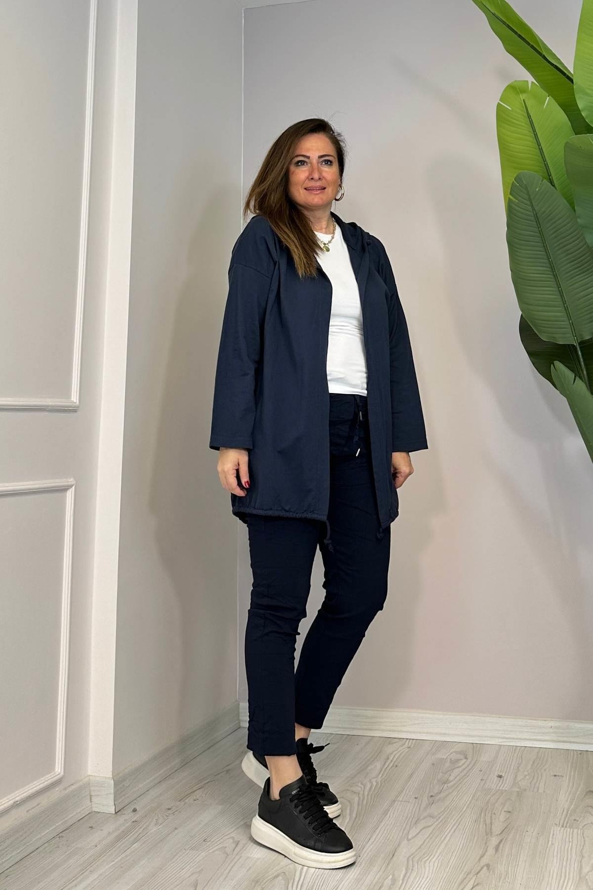 Düz Renk Arkası Pul Detaylı Kapşonlu Pamuklu Ceket Lacivert