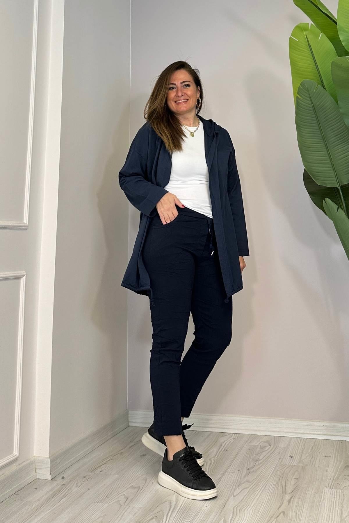 Düz Renk Arkası Pul Detaylı Kapşonlu Pamuklu Ceket Lacivert