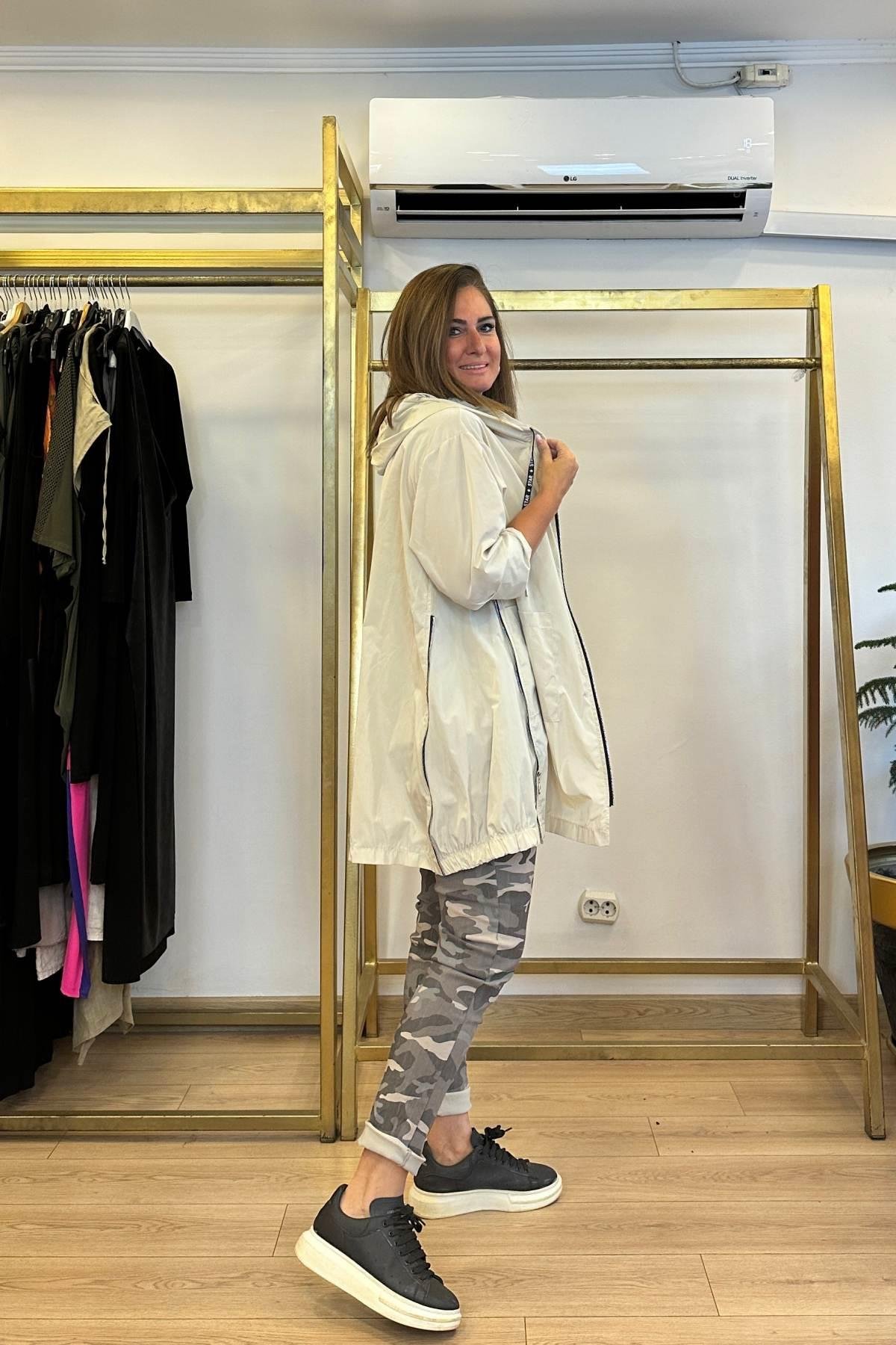 Fermuar Detaylı Kapşonlu Trençkot Bej