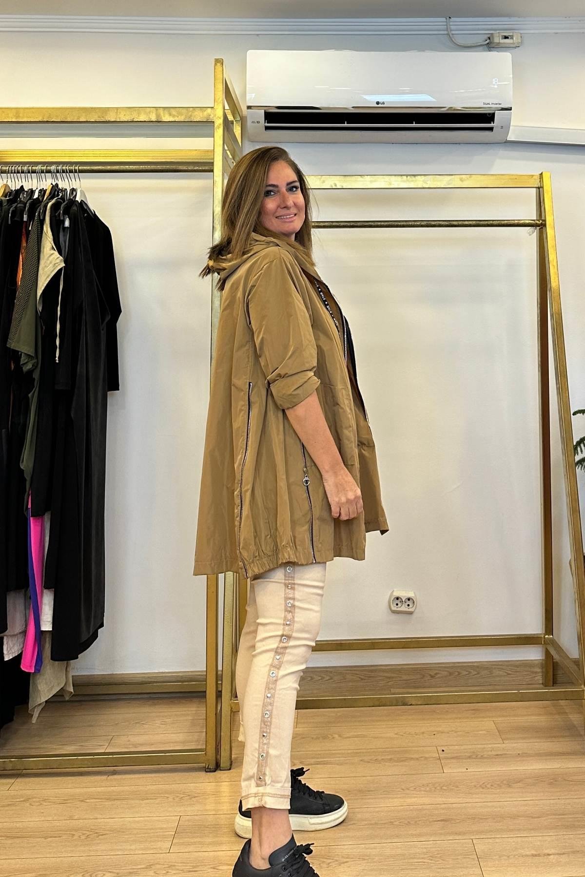 Fermuar Detaylı Kapşonlu Trençkot Sütlü Kahve