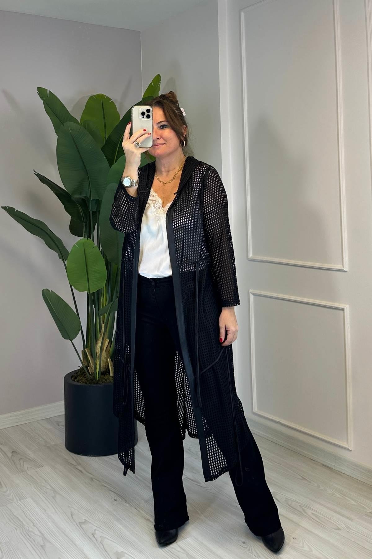 File Detaylı Kapüşonlu Ceket Siyah