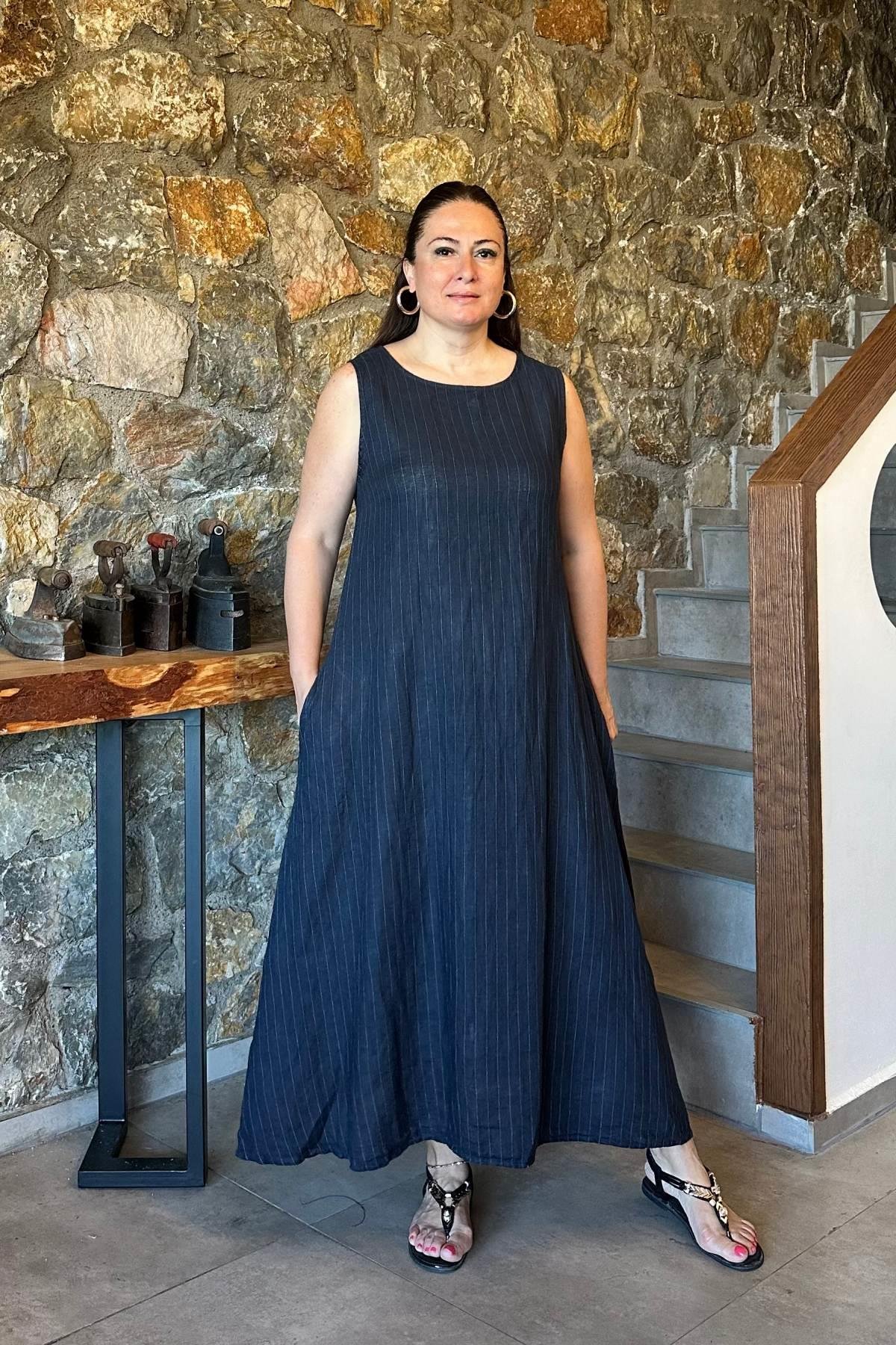İnce Çizgili Sıfır Kol İthal Keten Elbise Lacivert