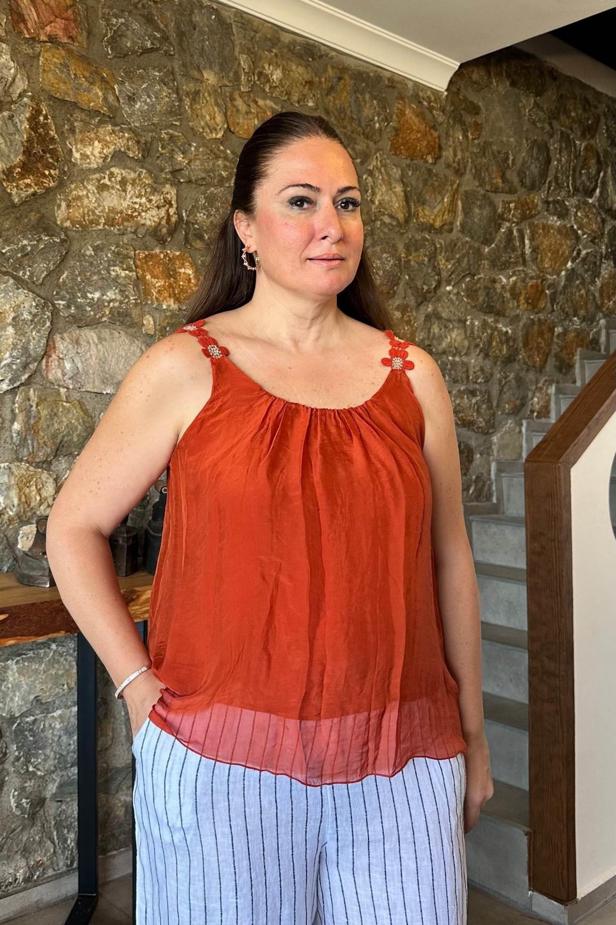 İpek Papatyalı Bluz Kiremit