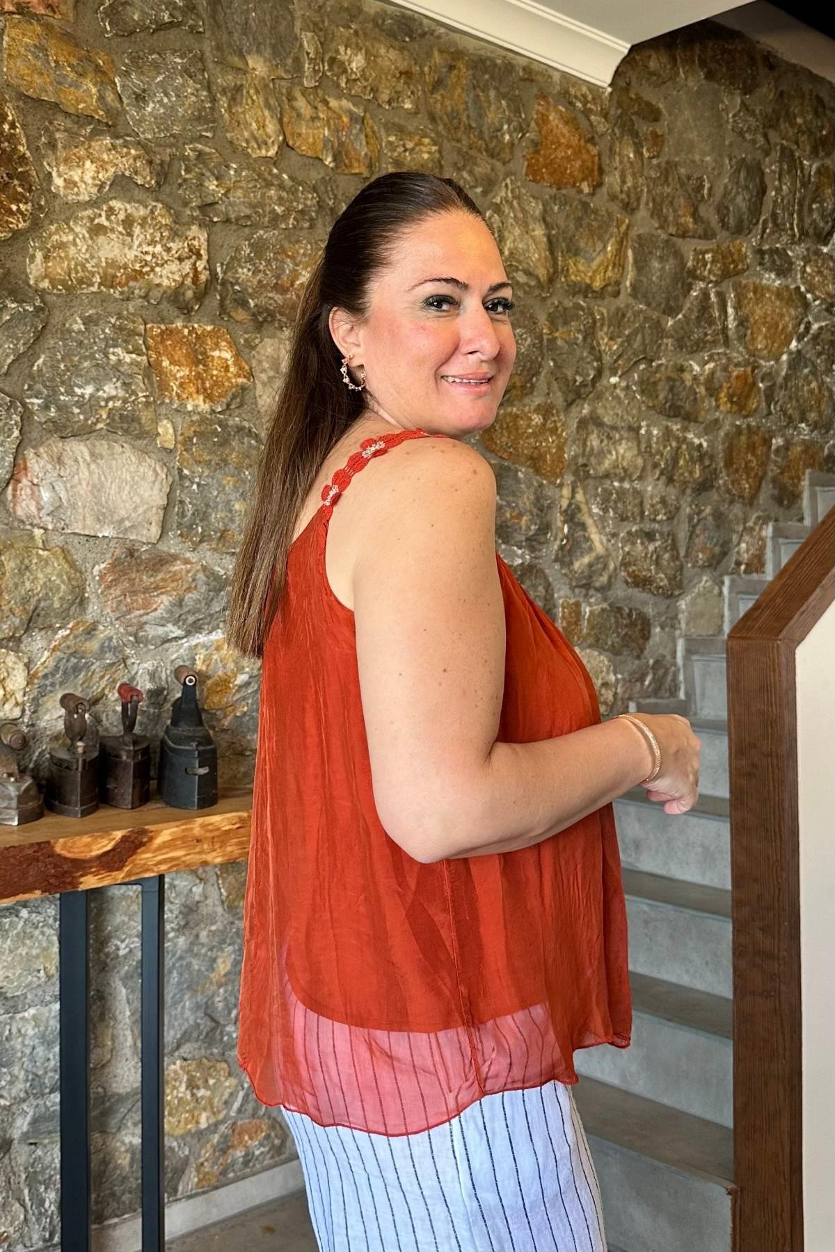 İpek Papatyalı Bluz Kiremit