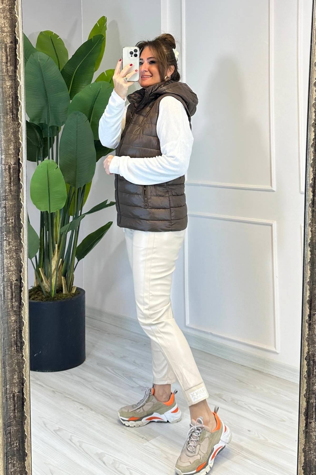 Kapüşonlu Fermuar Detaylı Şişme Yelek Kahverengi 