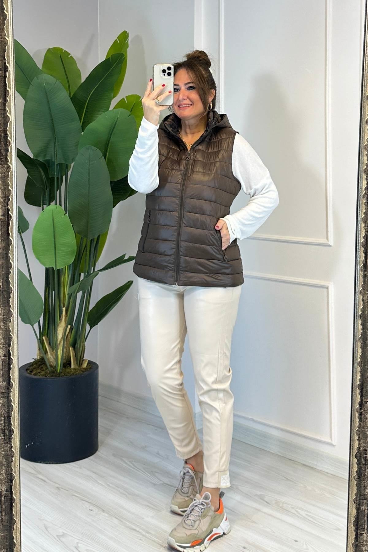 Kapüşonlu Fermuar Detaylı Şişme Yelek Kahverengi 