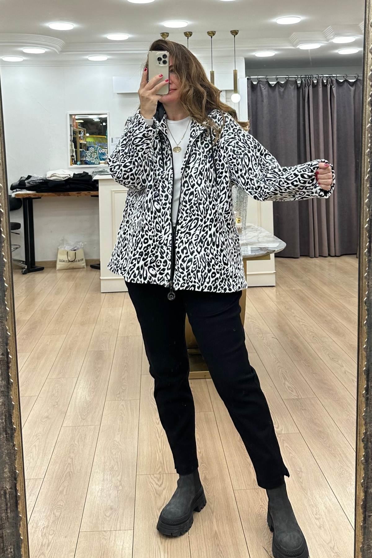 Kapüşonlu Fermuarlı Kabartma Desenli Ceket-Beyaz