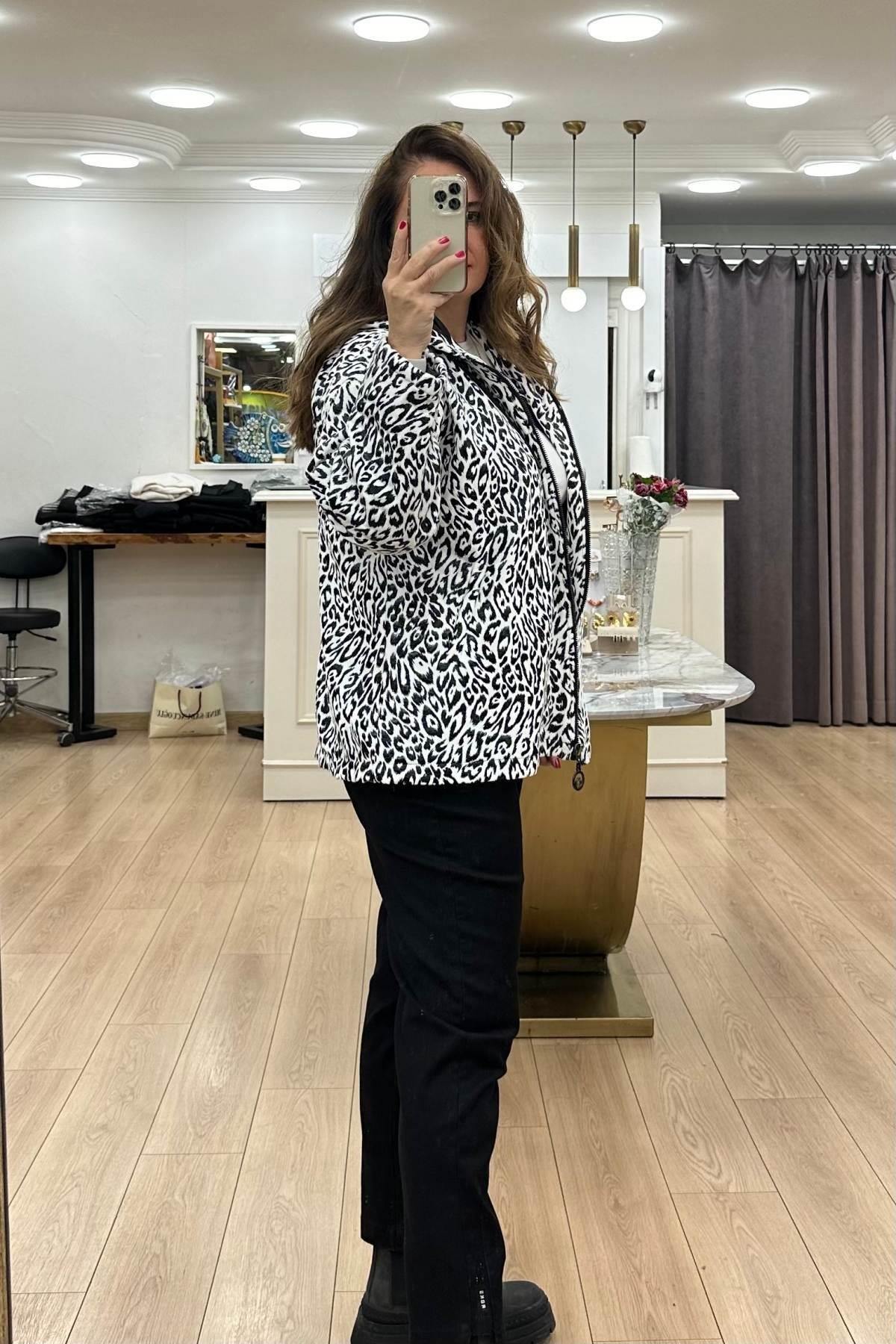 Kapüşonlu Fermuarlı Kabartma Desenli Ceket-Beyaz