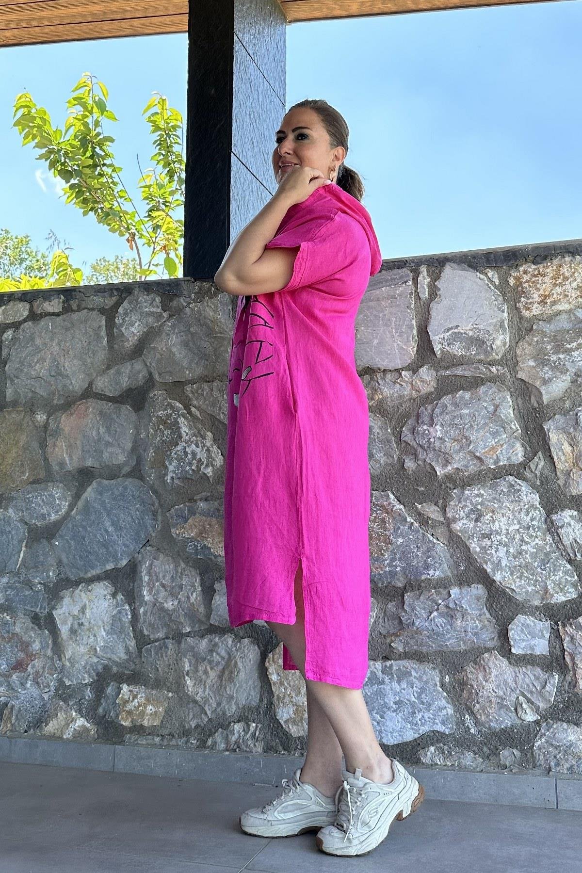 Kapuşonlu Kız Surat Detaylı Midi Boy Elbise Pembe
