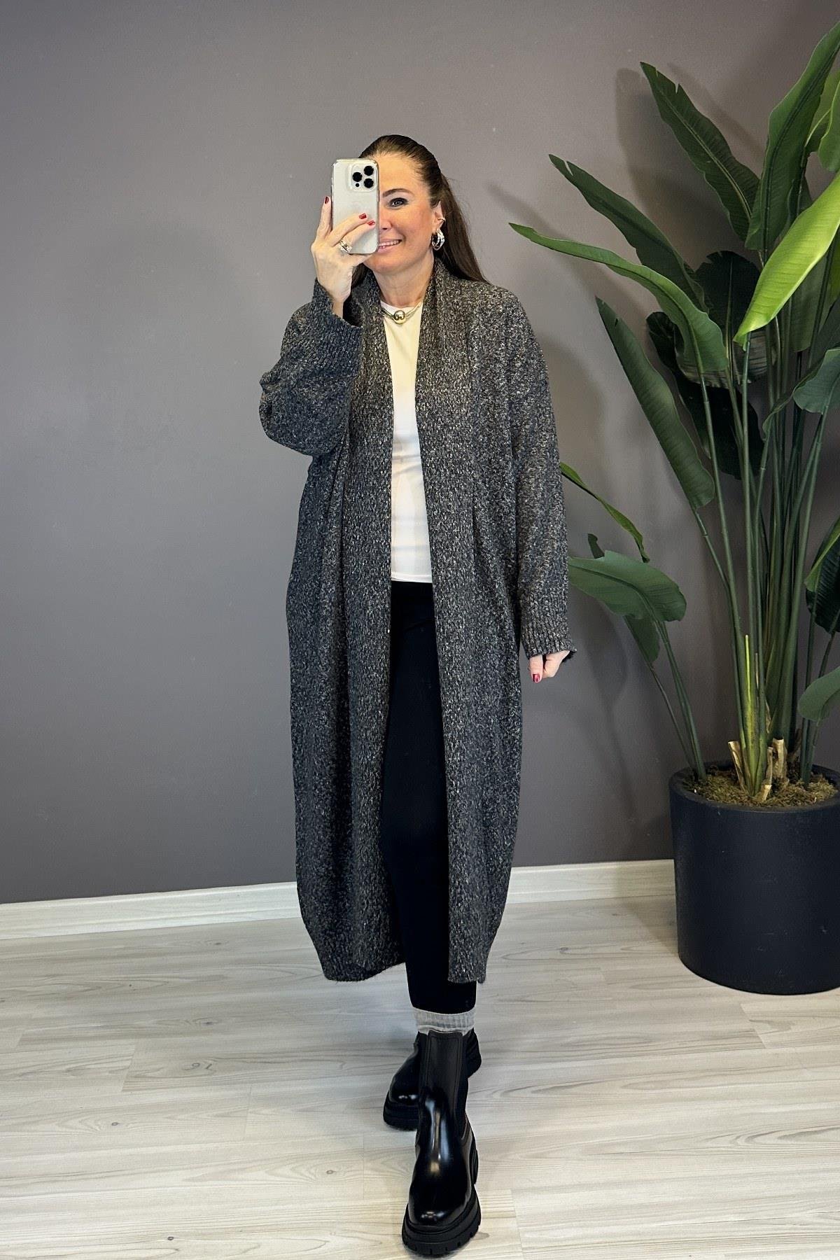 Kırçıllı Yaka Uzun Hırka Siyah