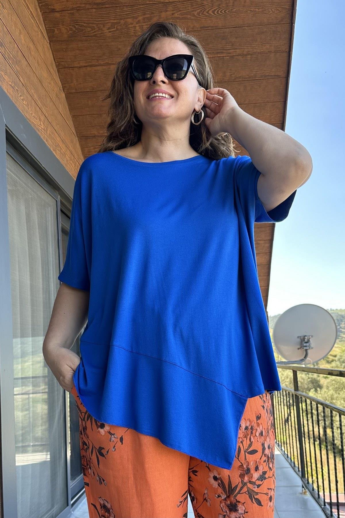 Ön Üçgen Detaylı T-shirt Sax Mavi