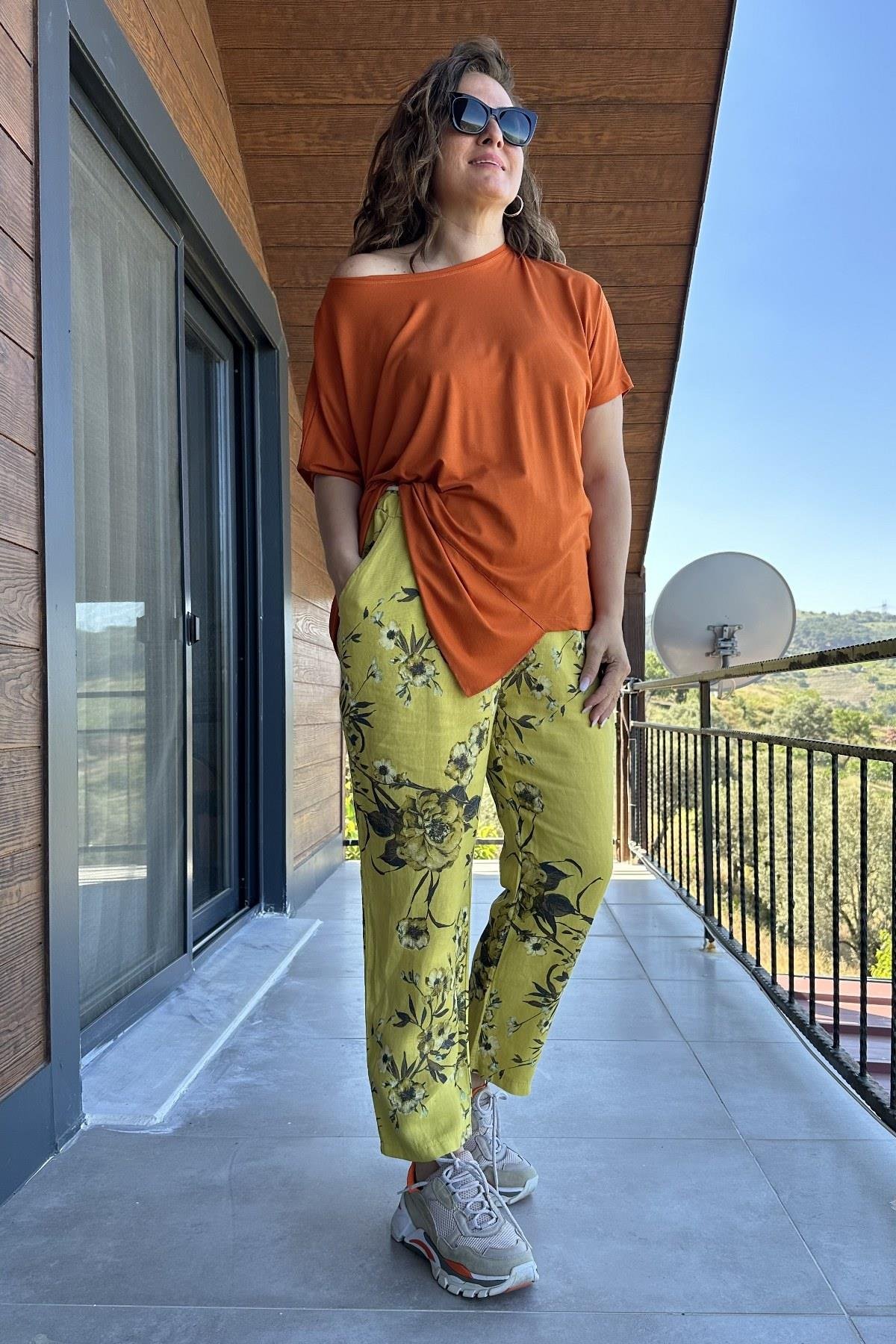 Ön Üçgen Detaylı T-shirt Tarçın