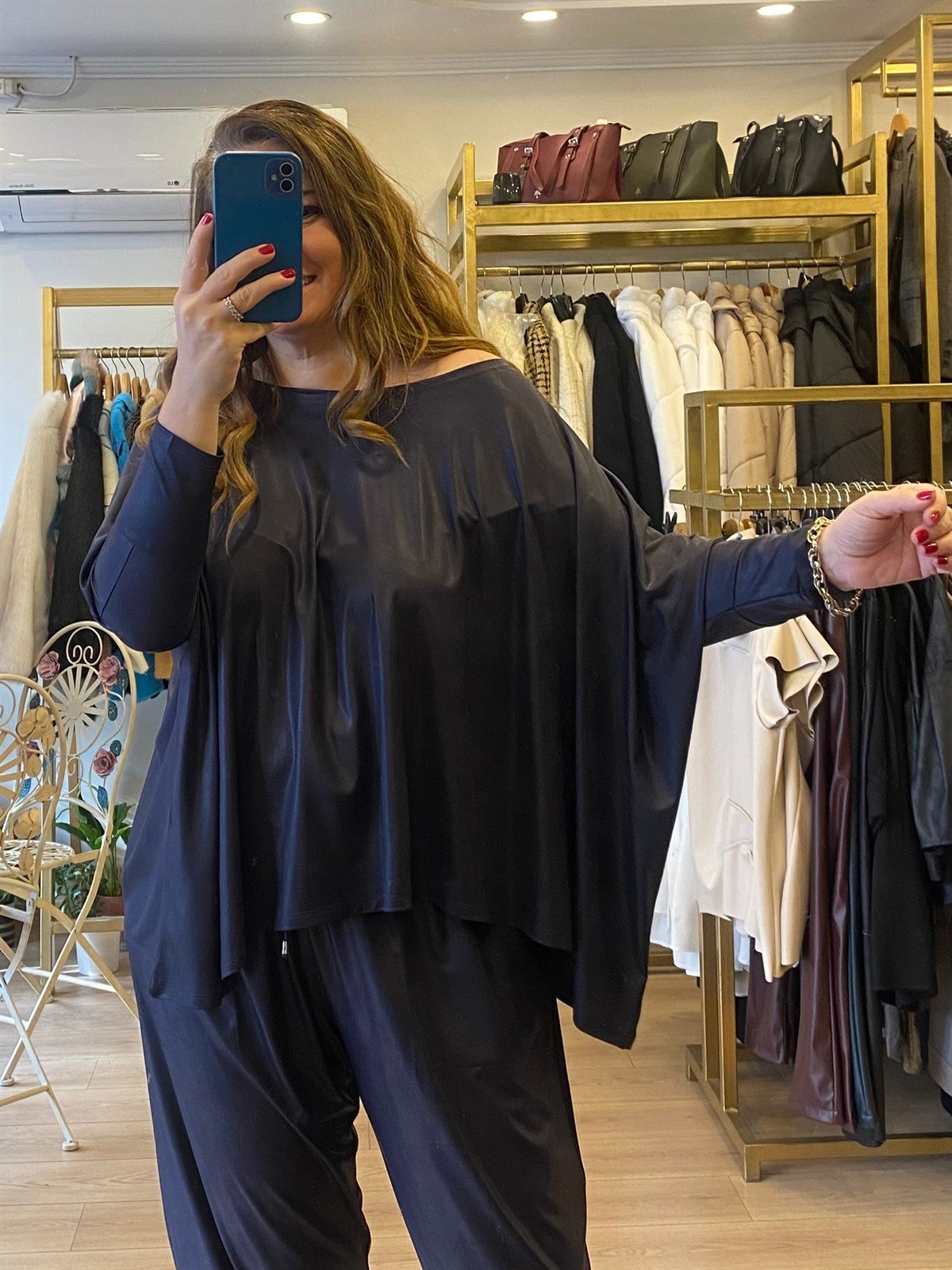 Oversize Düşük Kol Deri Görünümlü Bluz Lacivert