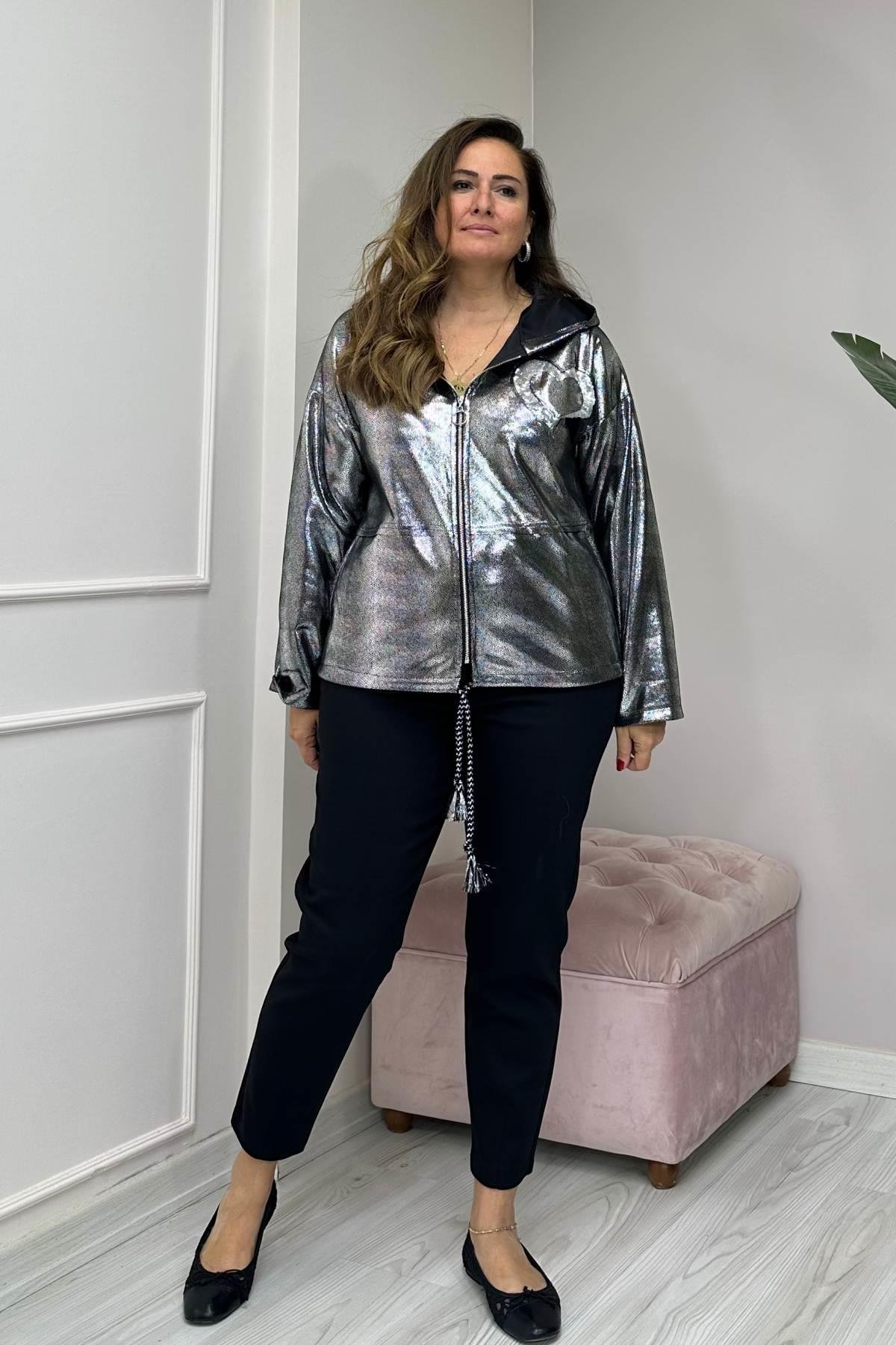 Parlak Kapüşonlu Kalp Desenli Detay Ceket Gri