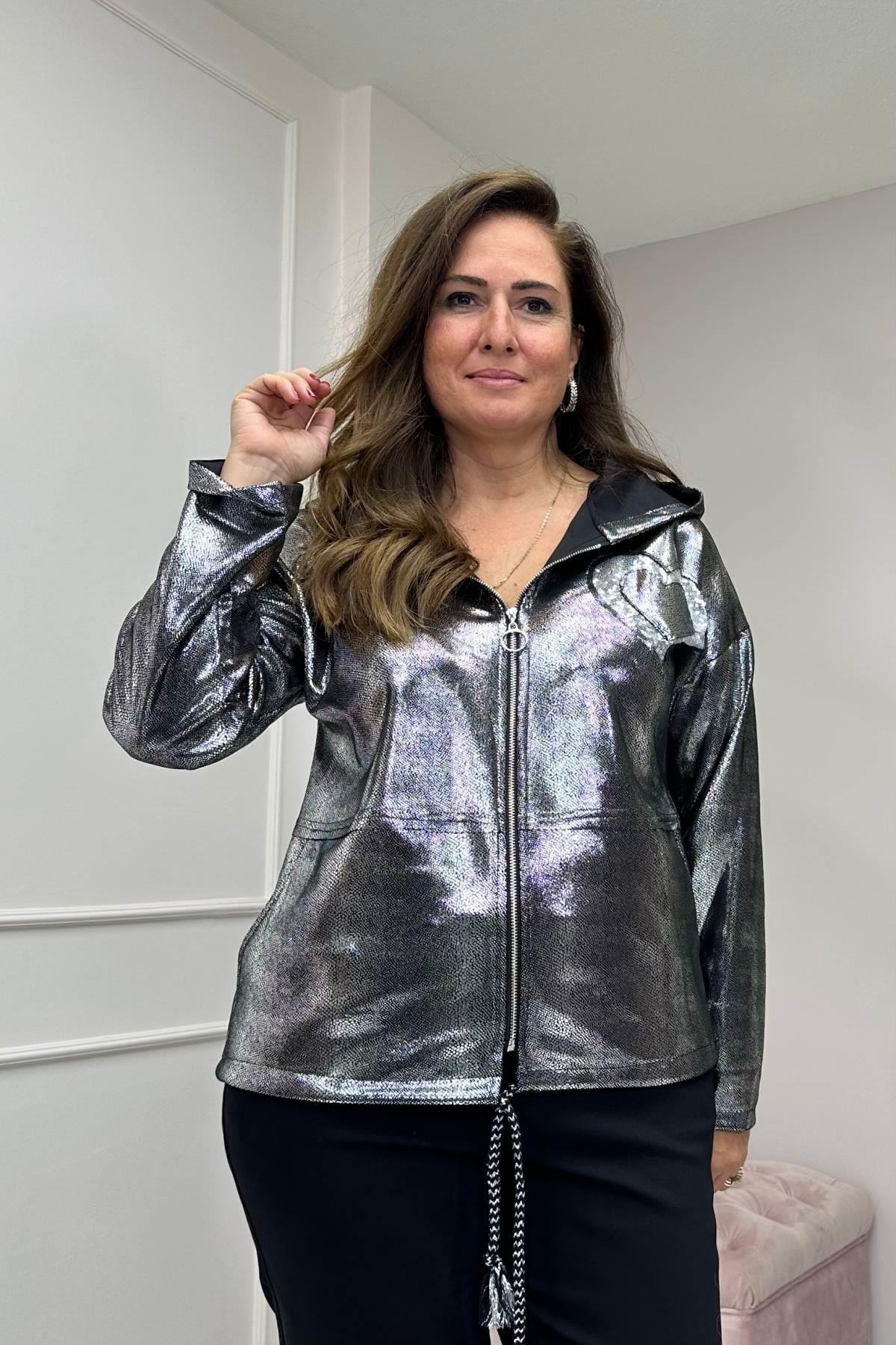 Parlak Kapüşonlu Kalp Desenli Detay Ceket Gri