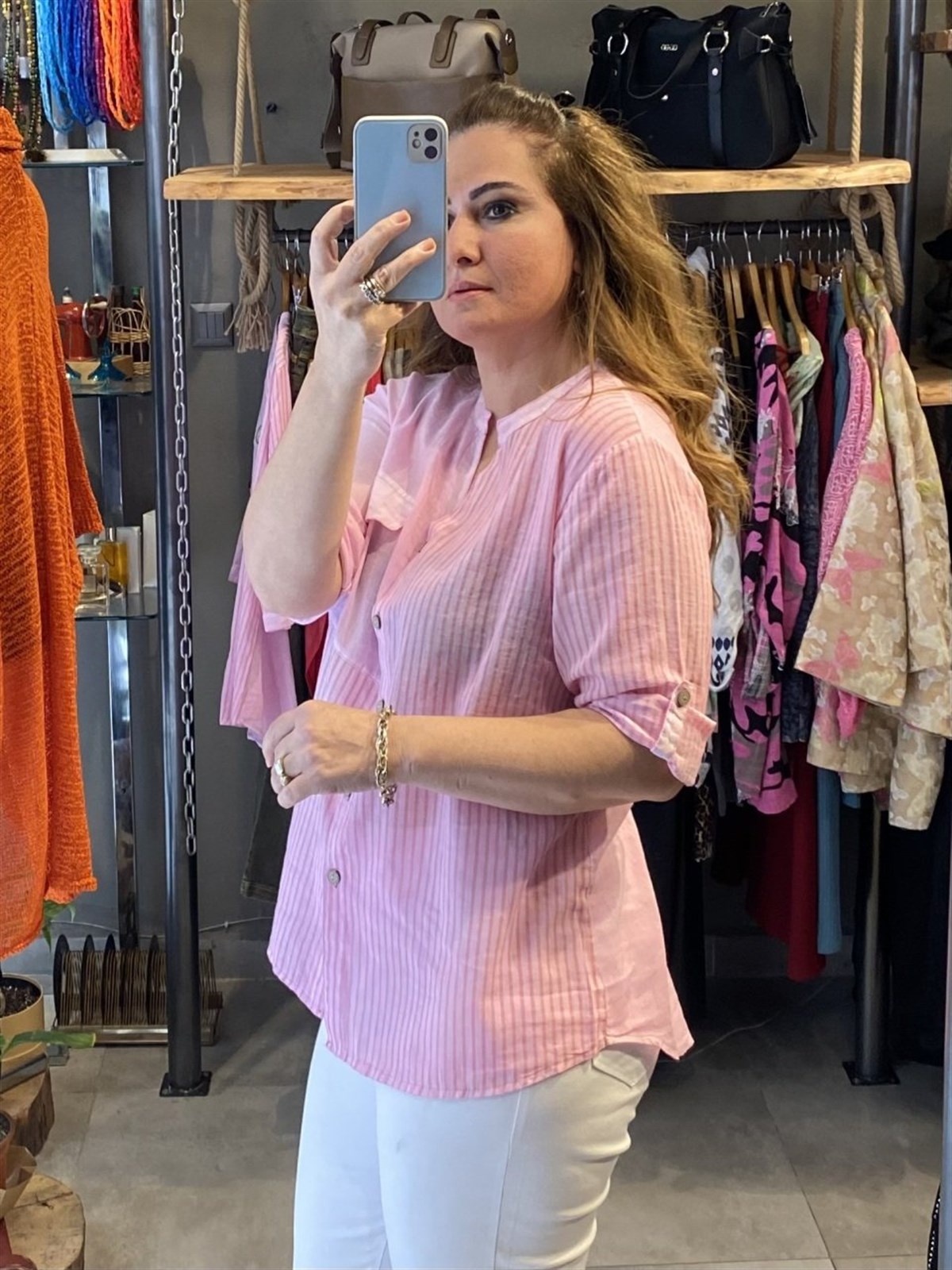 pembe çizgili gömlek