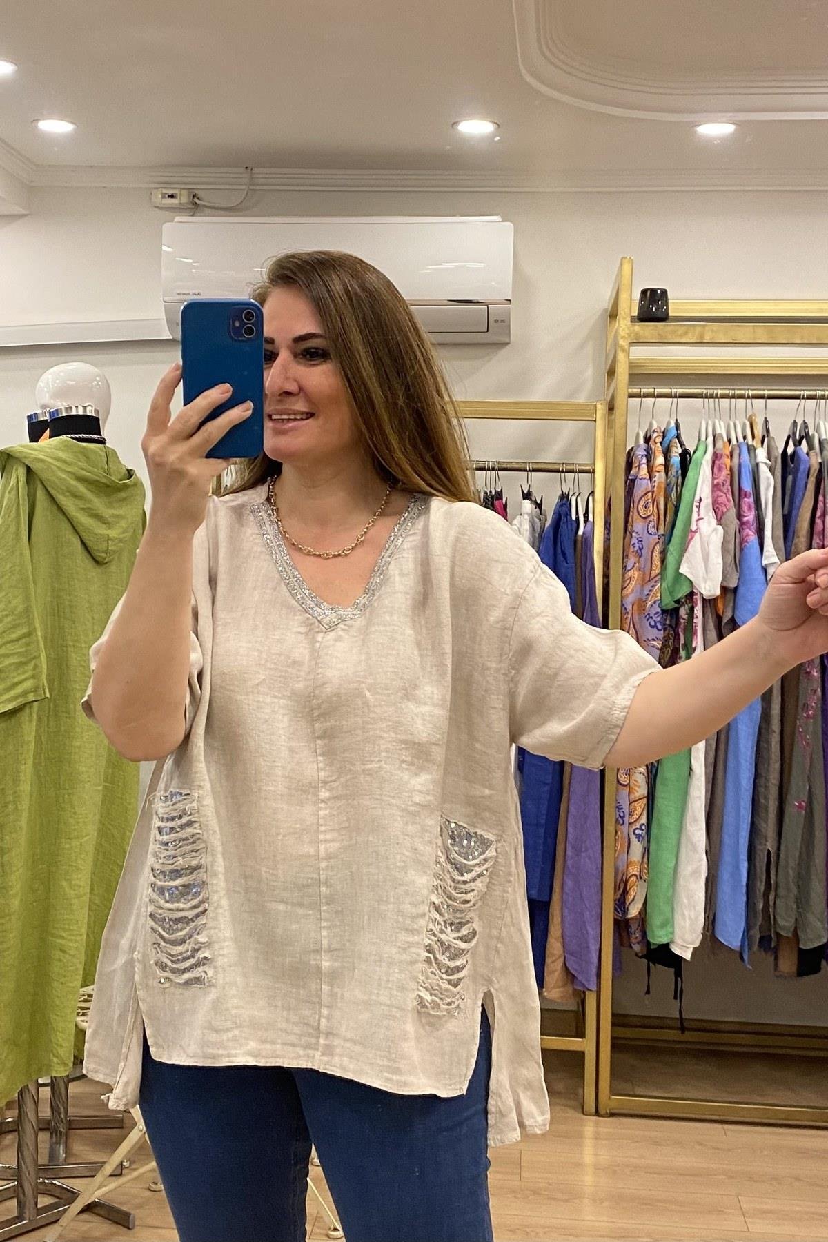 Pul Ve Yaka Sim Şerit Detaylı V Yakalı Bluz Bej