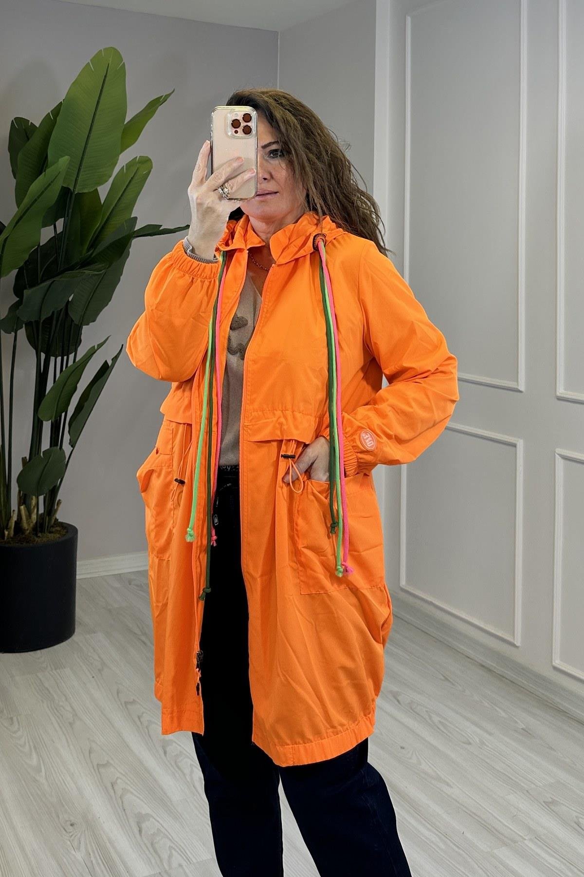 Renkli İp Büzgülü KapşonluTrençkot Turuncu