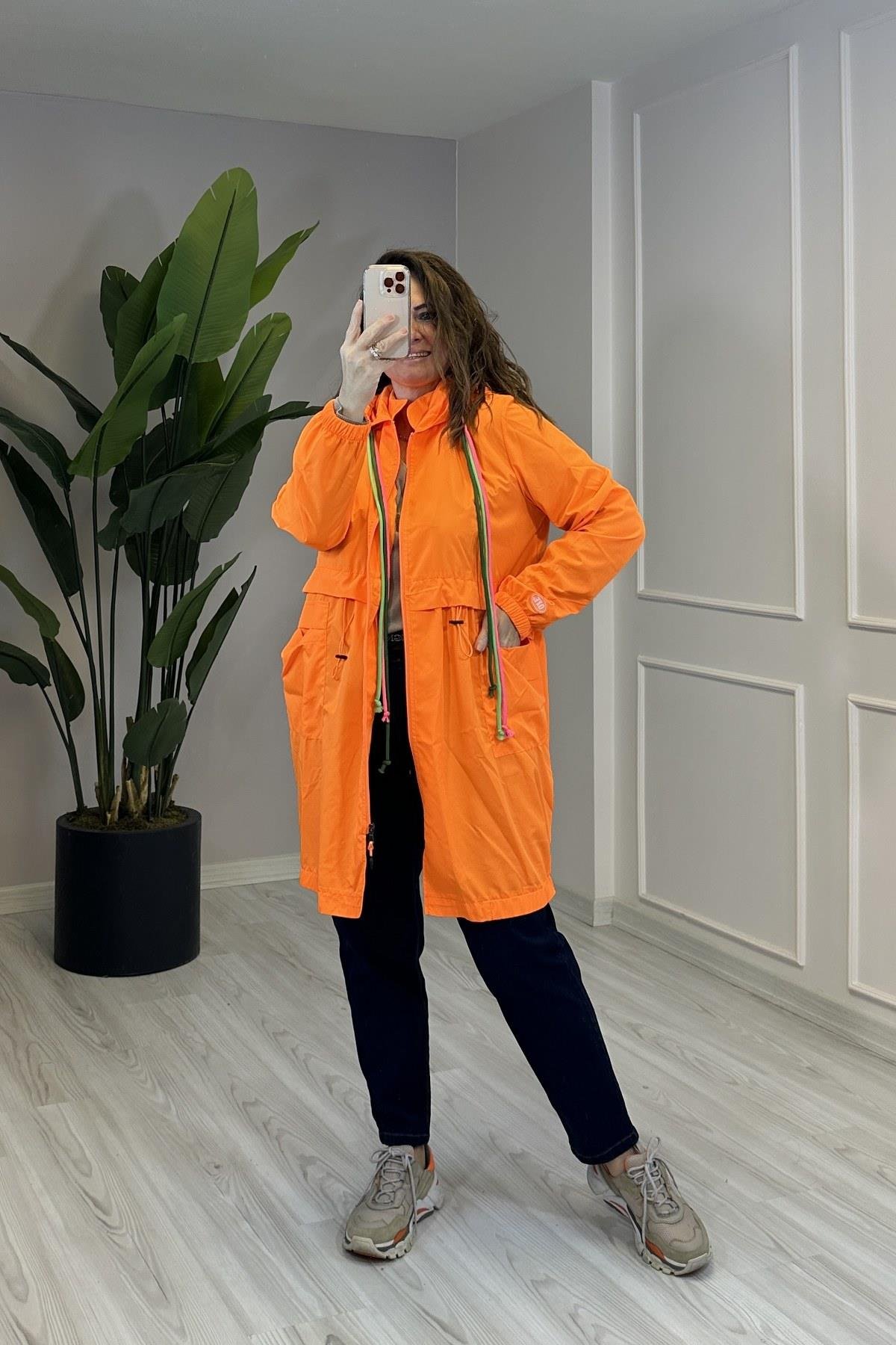 Renkli İp Büzgülü KapşonluTrençkot Turuncu