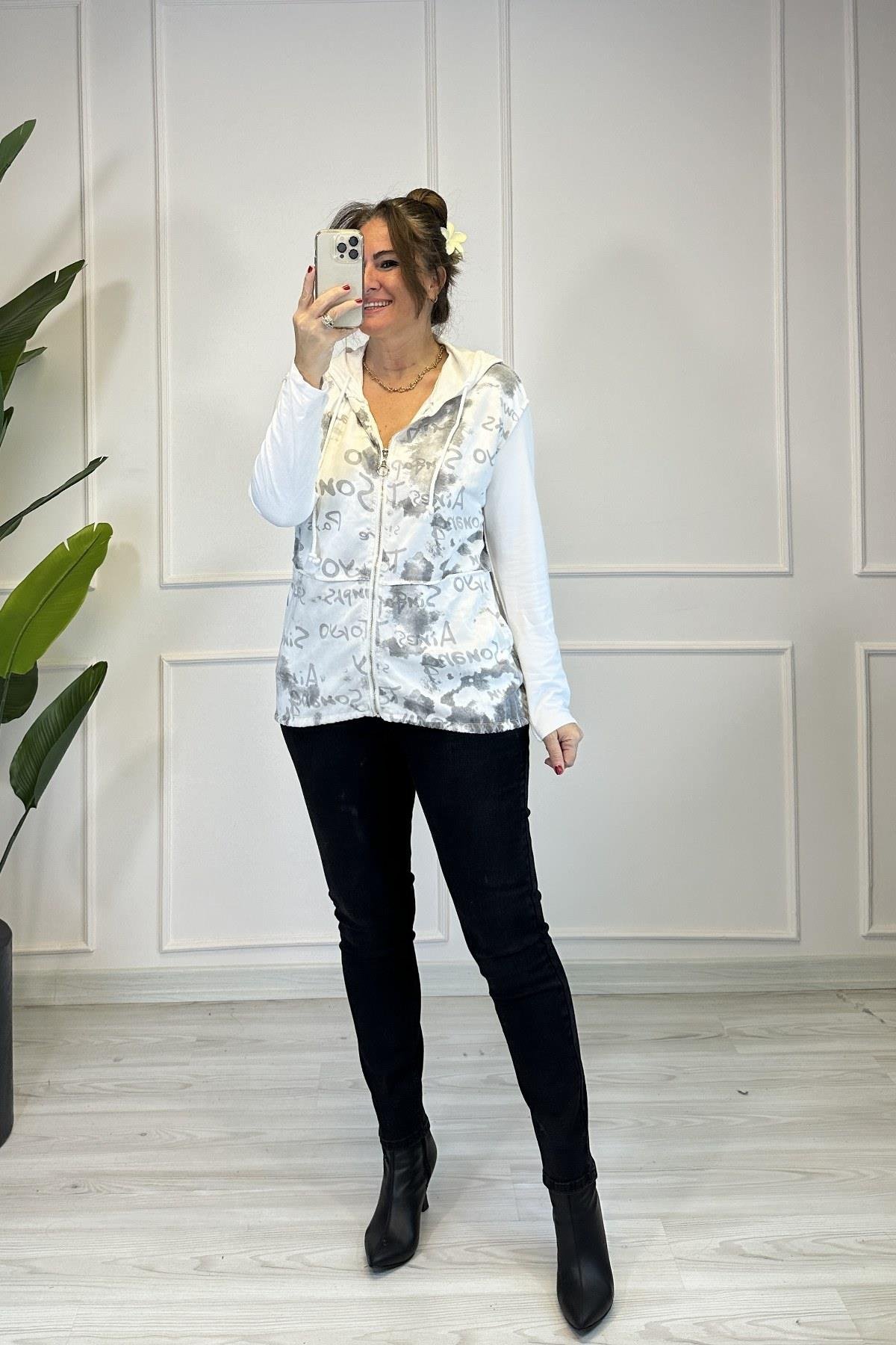 Sim Dikiş Detaylı Yazılı Ceket - Beyaz