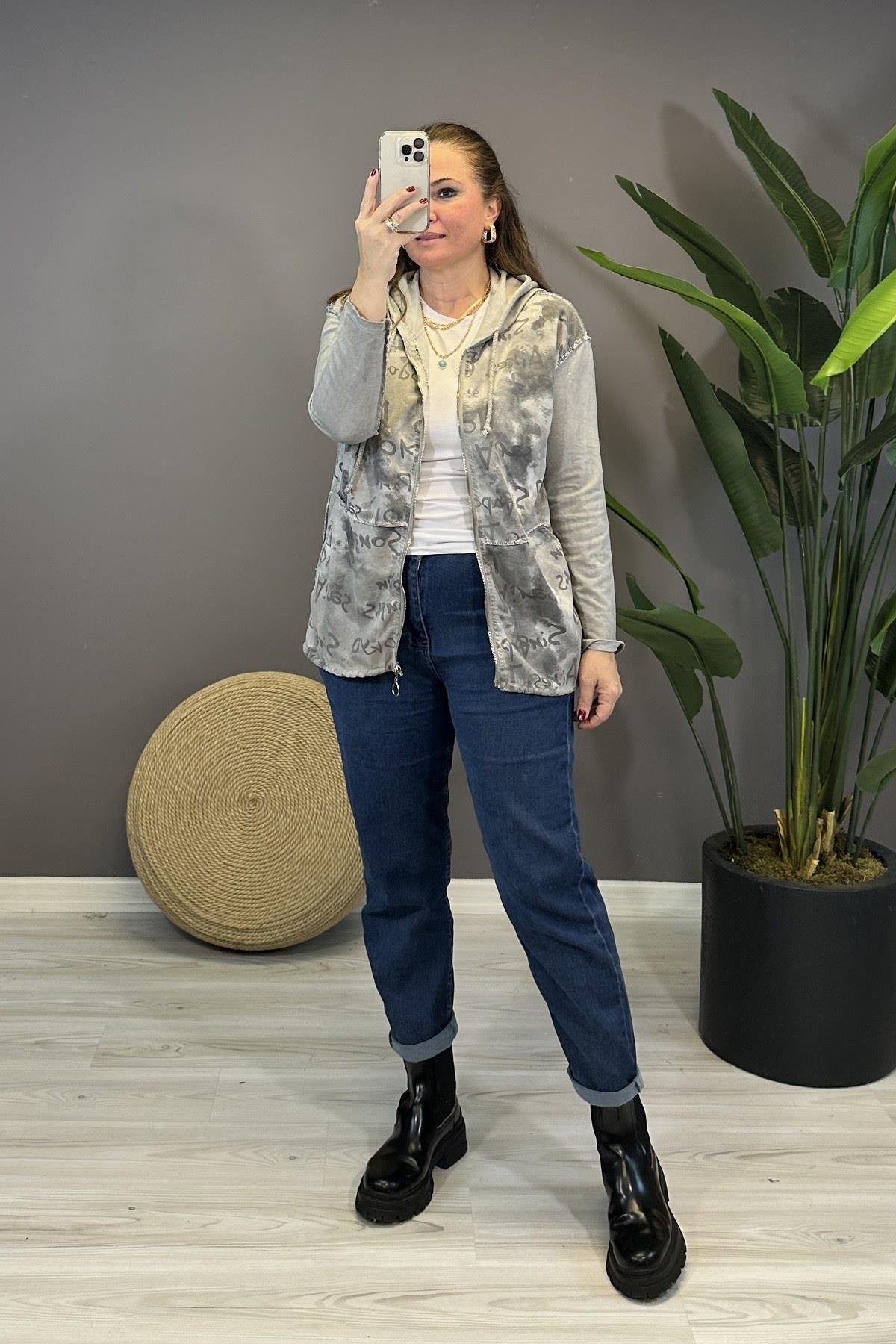 Sim Dikiş Detaylı Yazılı Ceket Gri