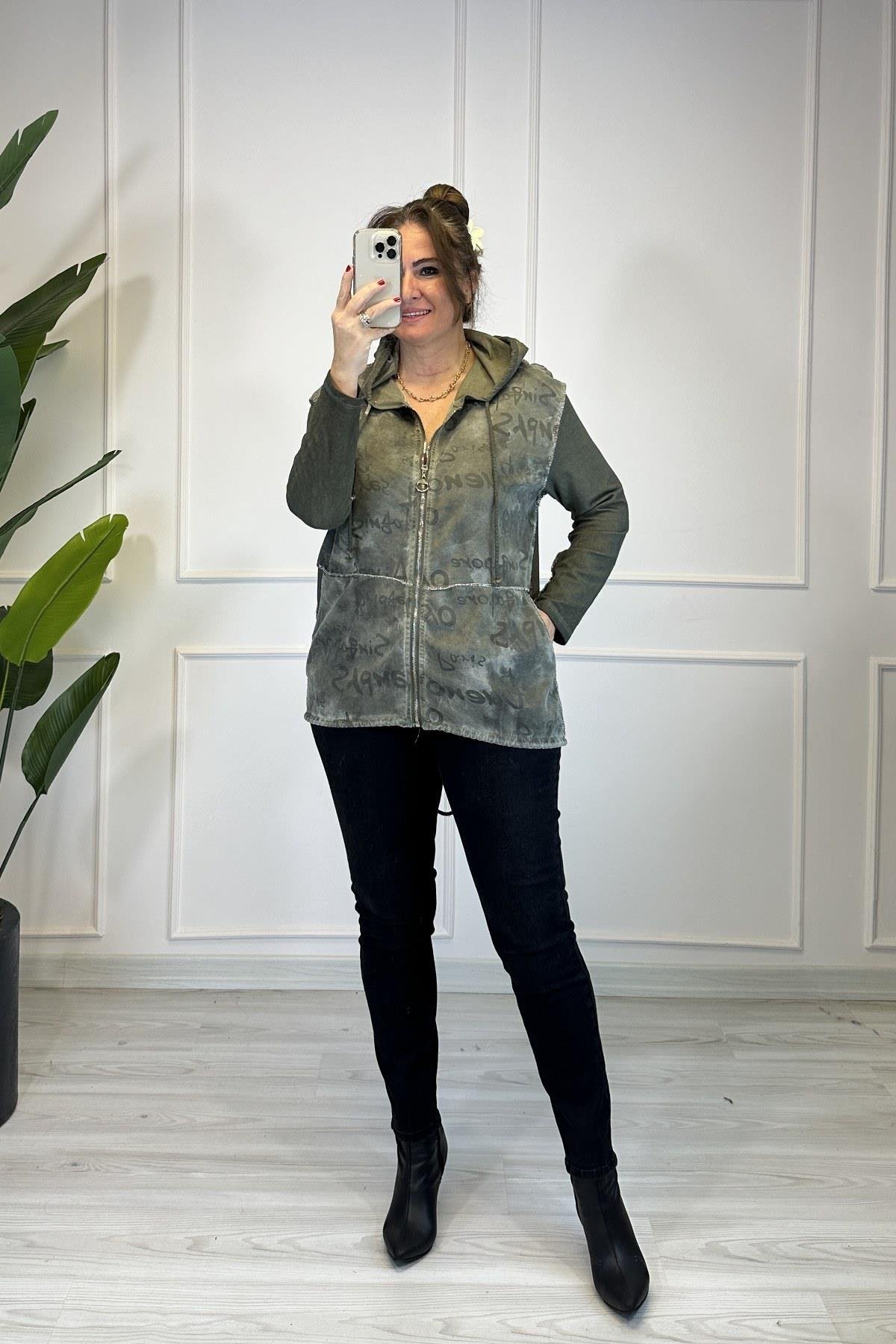 Sim Dikiş Detaylı Yazılı Ceket Yeşil