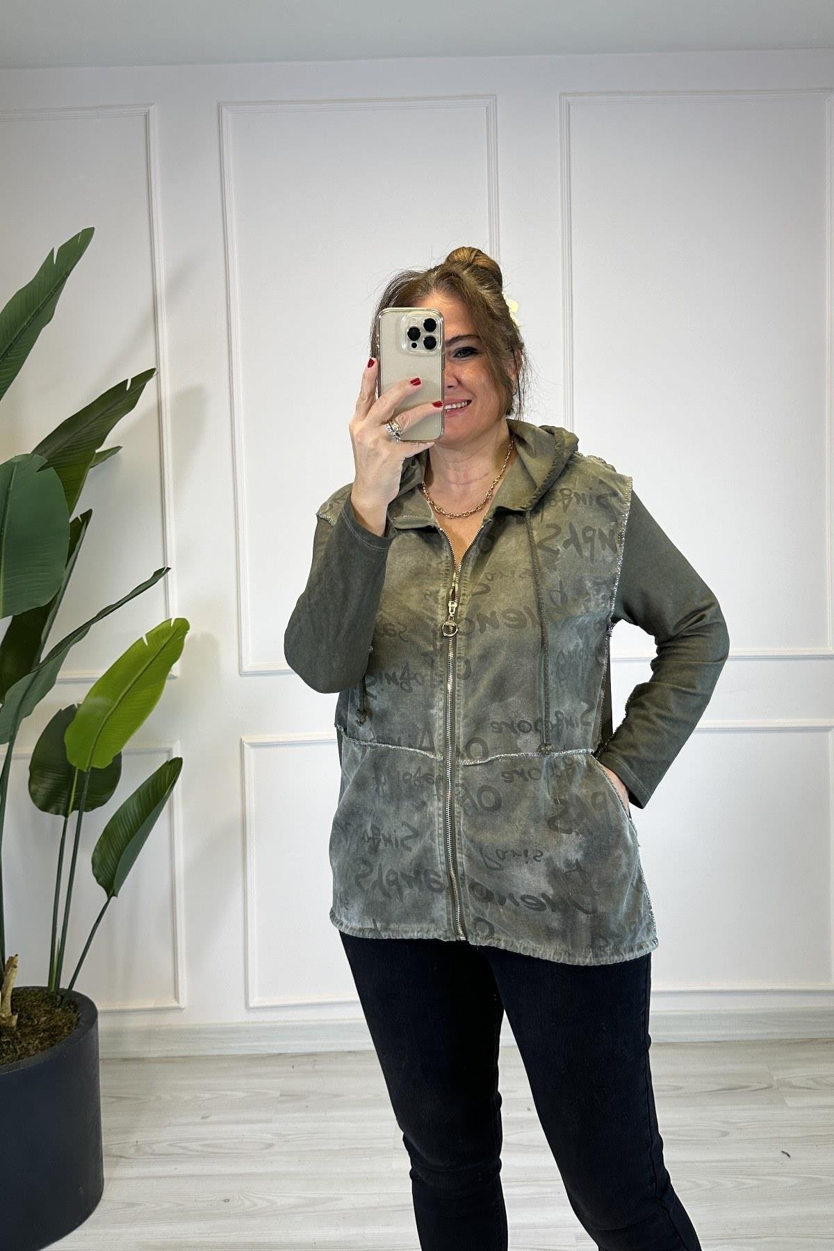 Sim Dikiş Detaylı Yazılı Ceket Yeşil