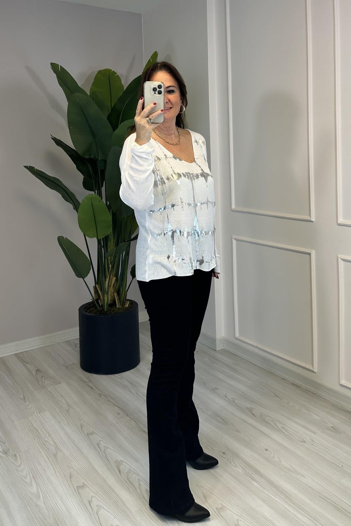 V Yakalı Parıltı Detaylı Triko Bluz Beyaz