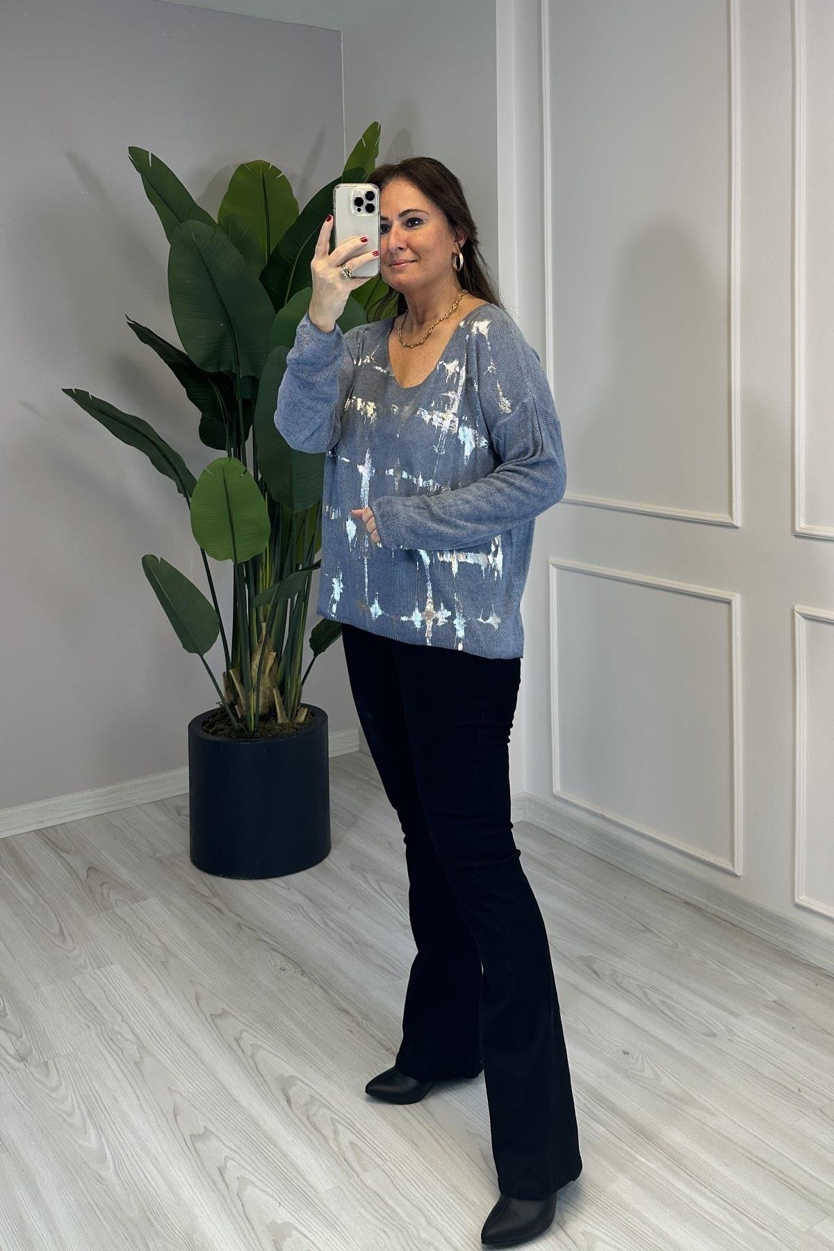 V Yakalı Parıltı Detaylı Triko Bluz Mavi