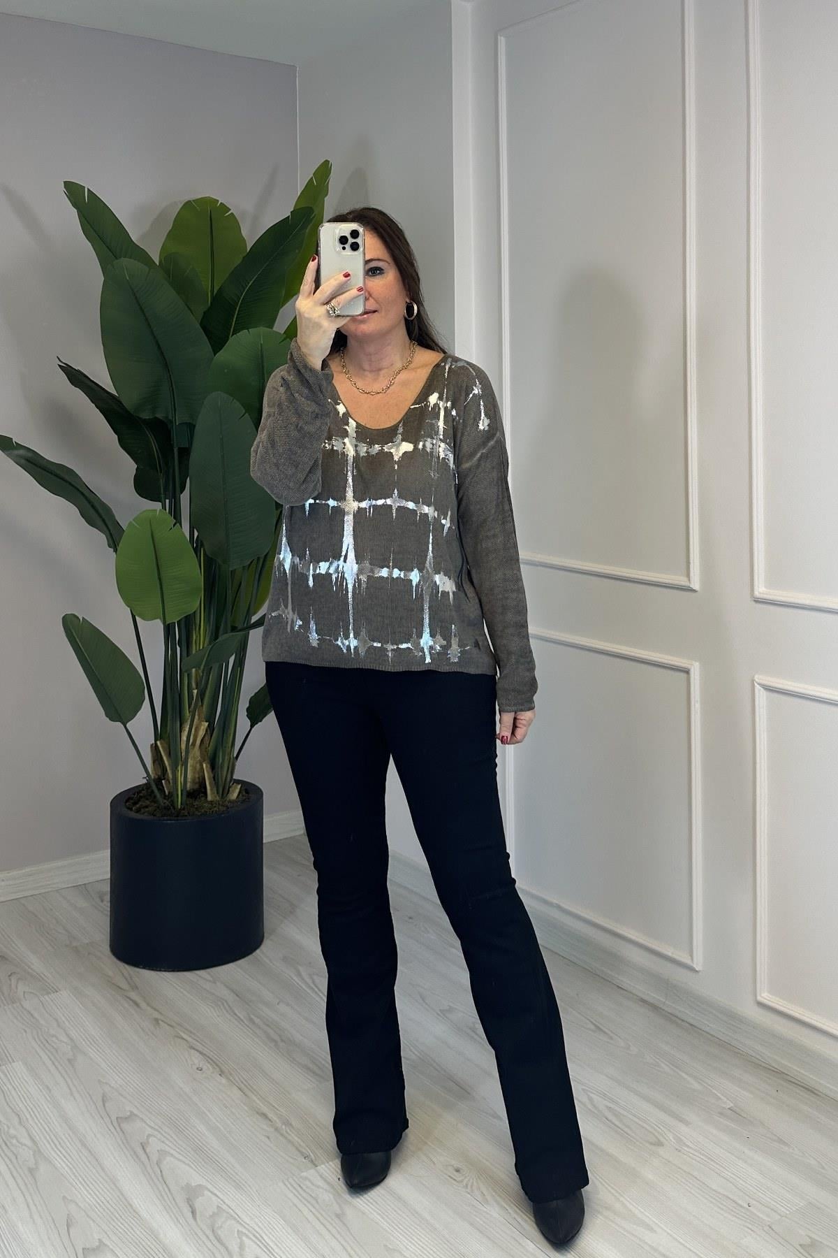 V Yakalı Parıltı Detaylı Triko Bluz Taş