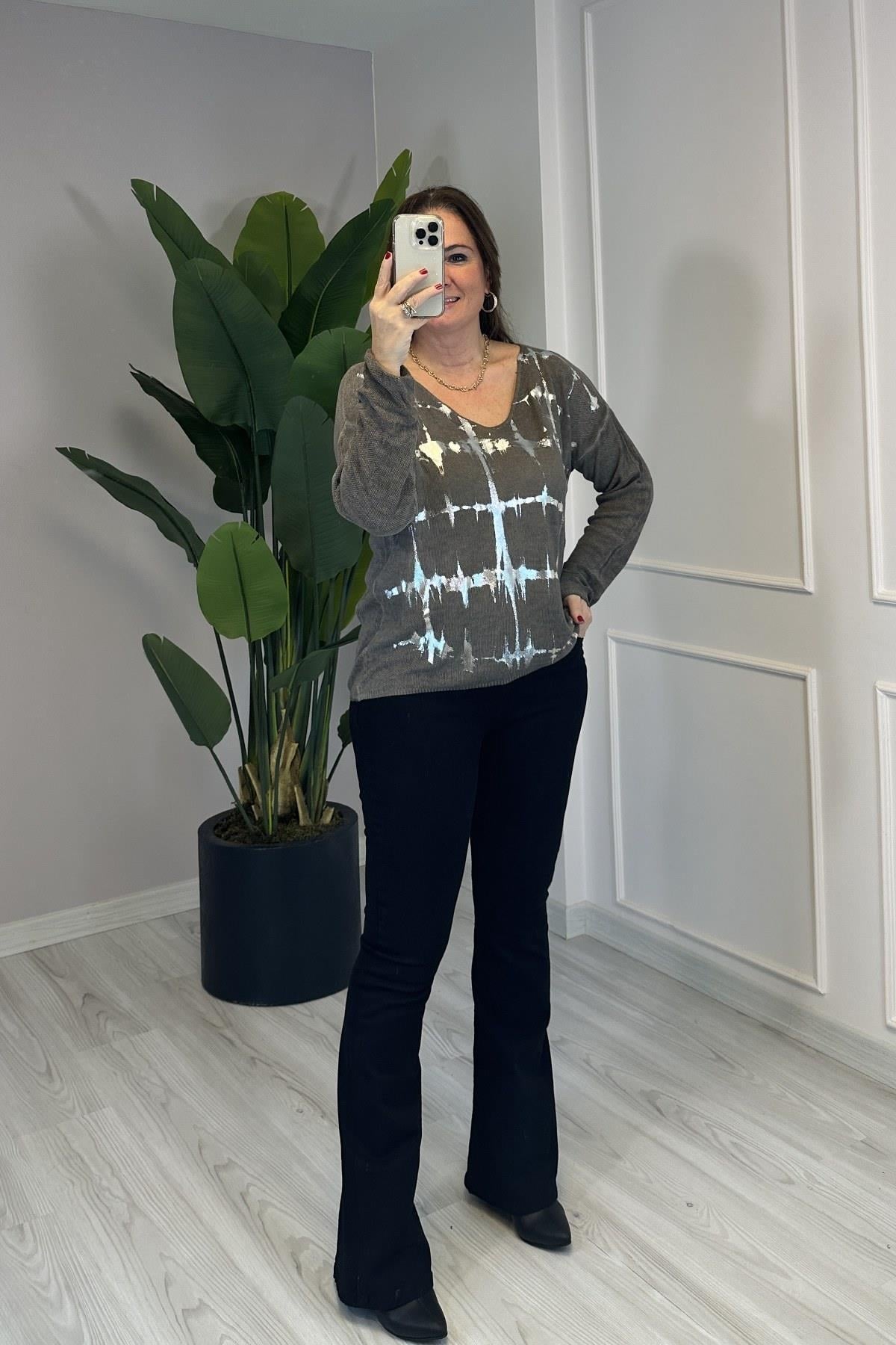 V Yakalı Parıltı Detaylı Triko Bluz Taş