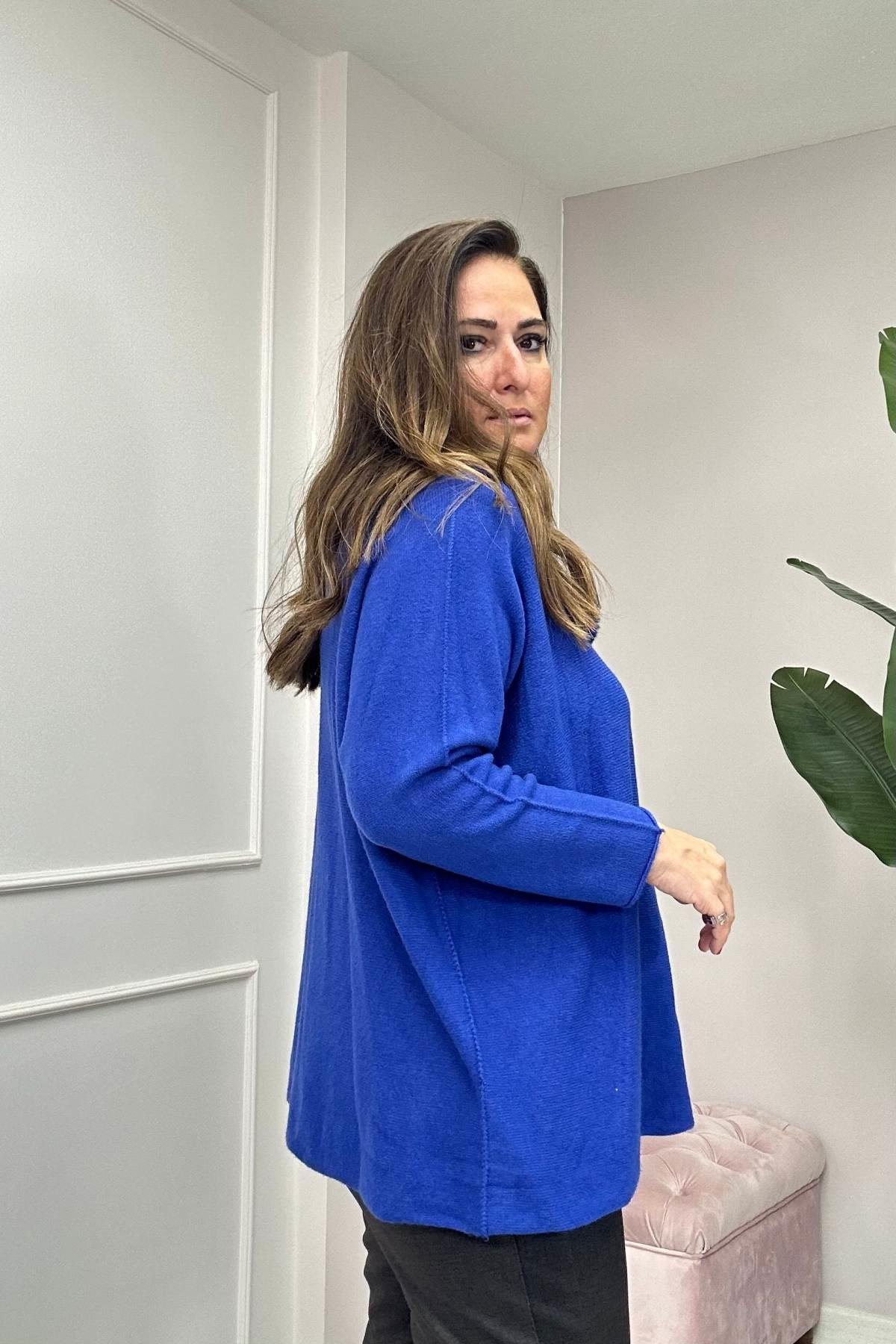 Yaka Ponpon Detaylı V Yaka Angora Triko Saks Mavi