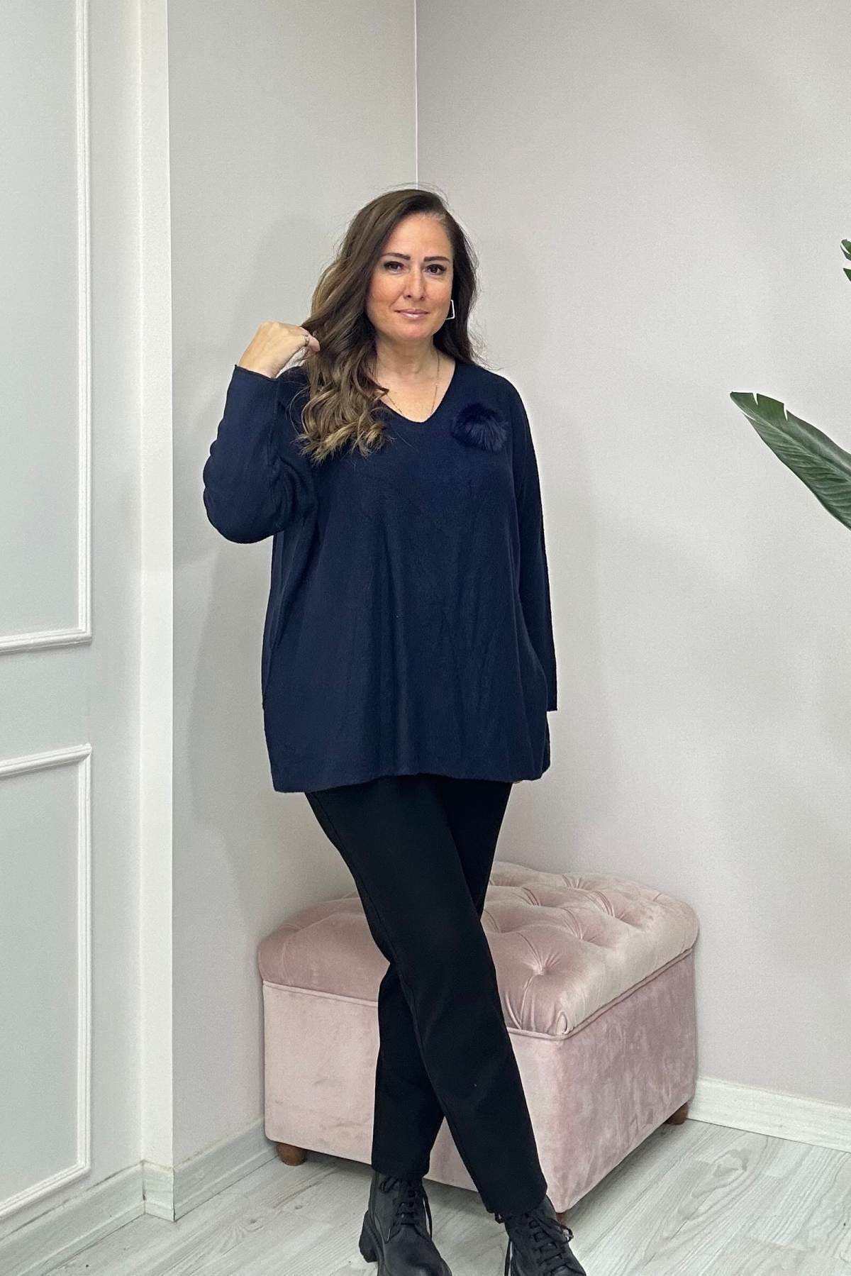 Yaka Ponpon Detaylı V Yaka Angora Triko Lacivert