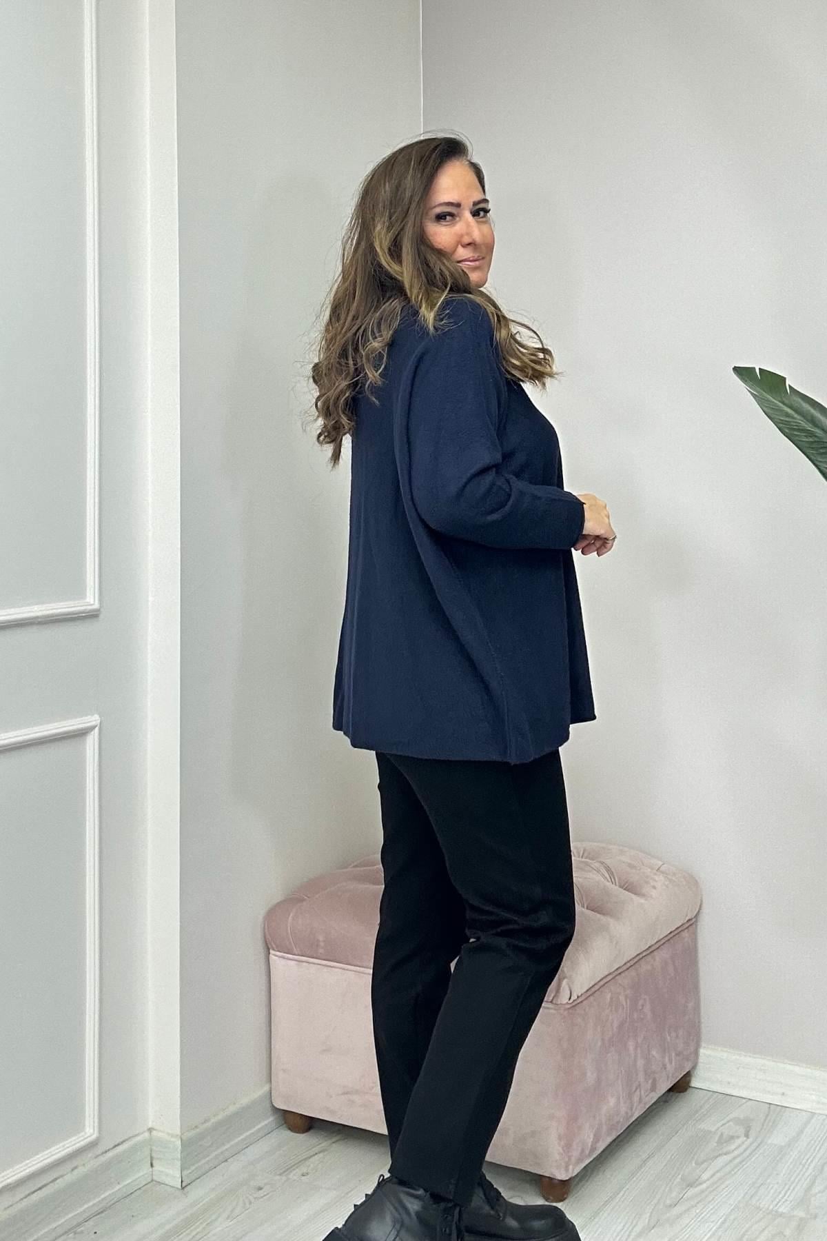 Yaka Ponpon Detaylı V Yaka Angora Triko Lacivert
