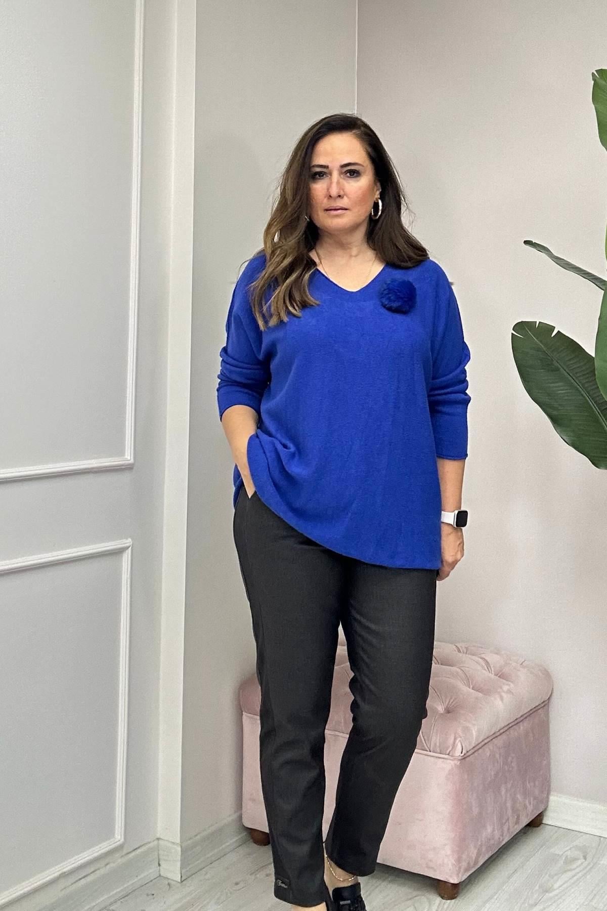 Yaka Ponpon Detaylı V Yaka Angora Triko Saks Mavi