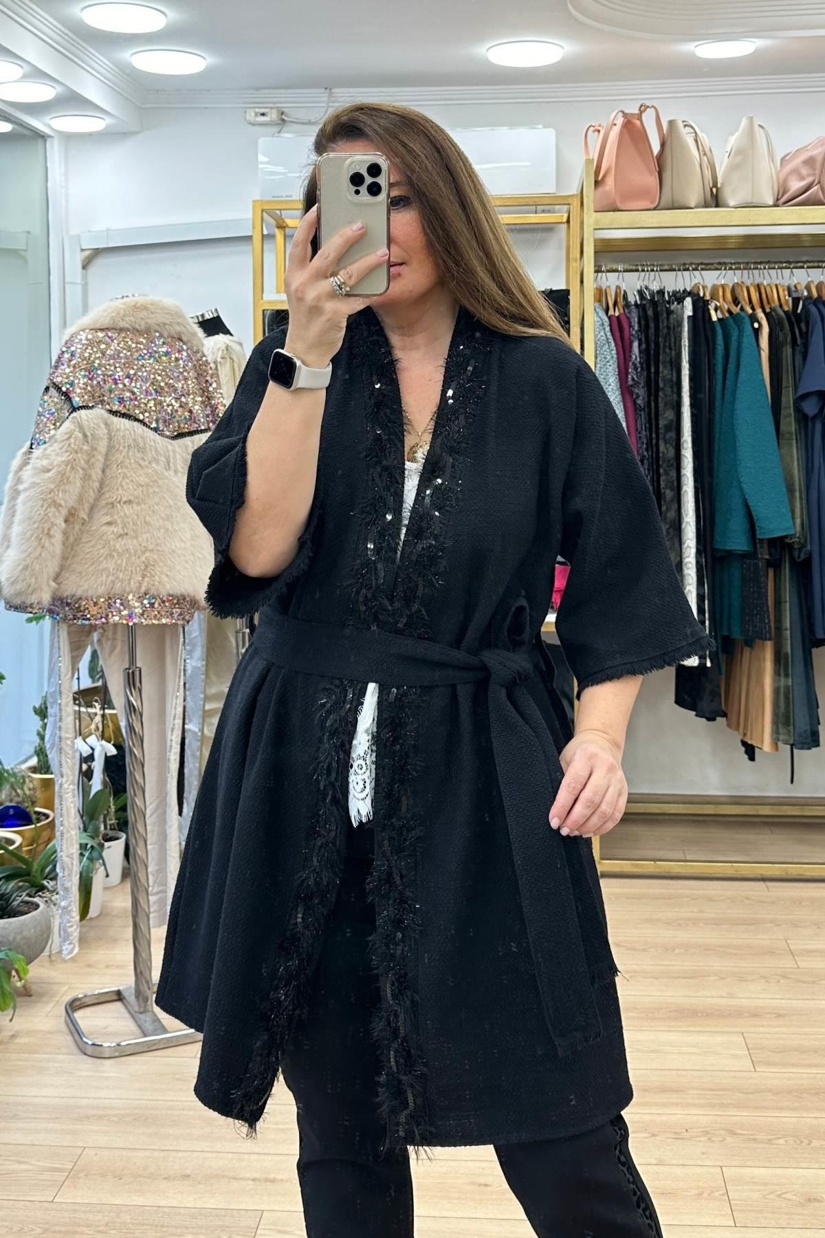 Yaka Tüy Detayli Kimono Siyah