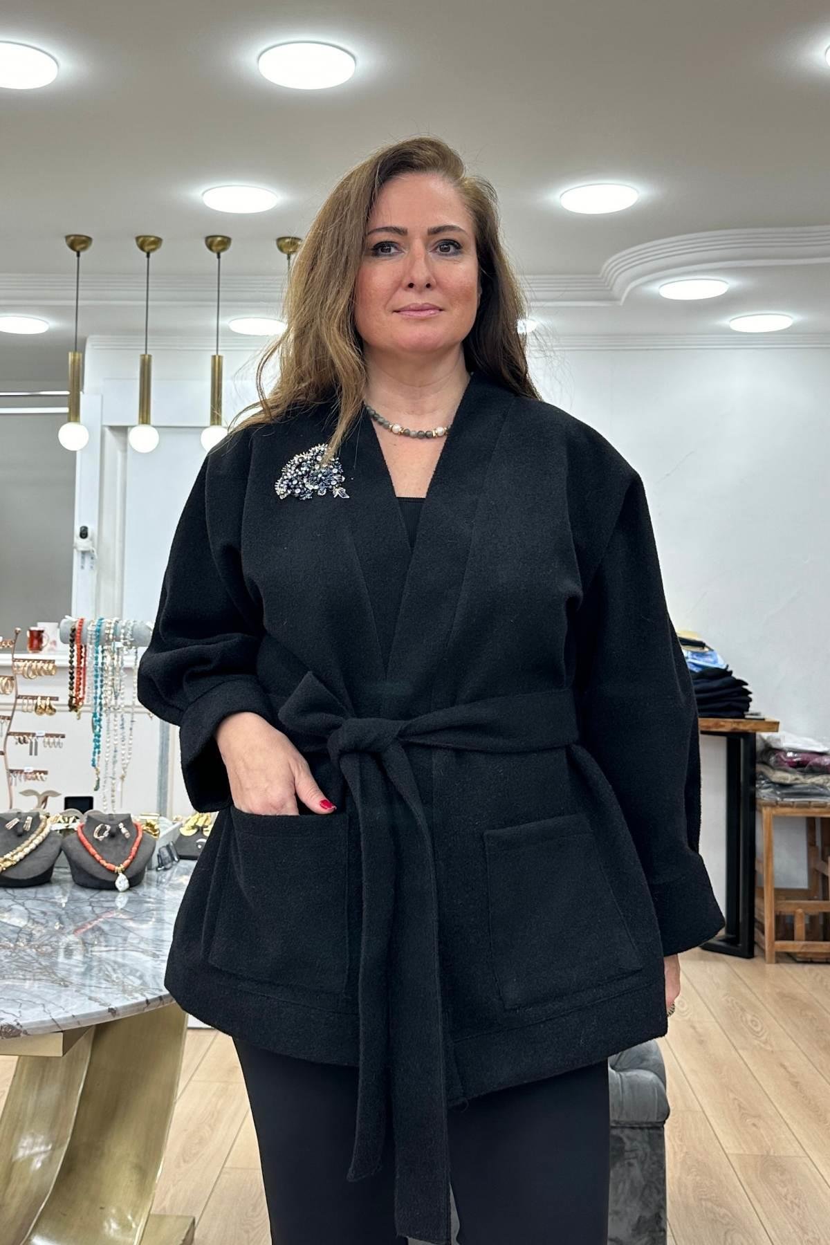 Yakası Taş Detaylı Kaşe Mont Siyah