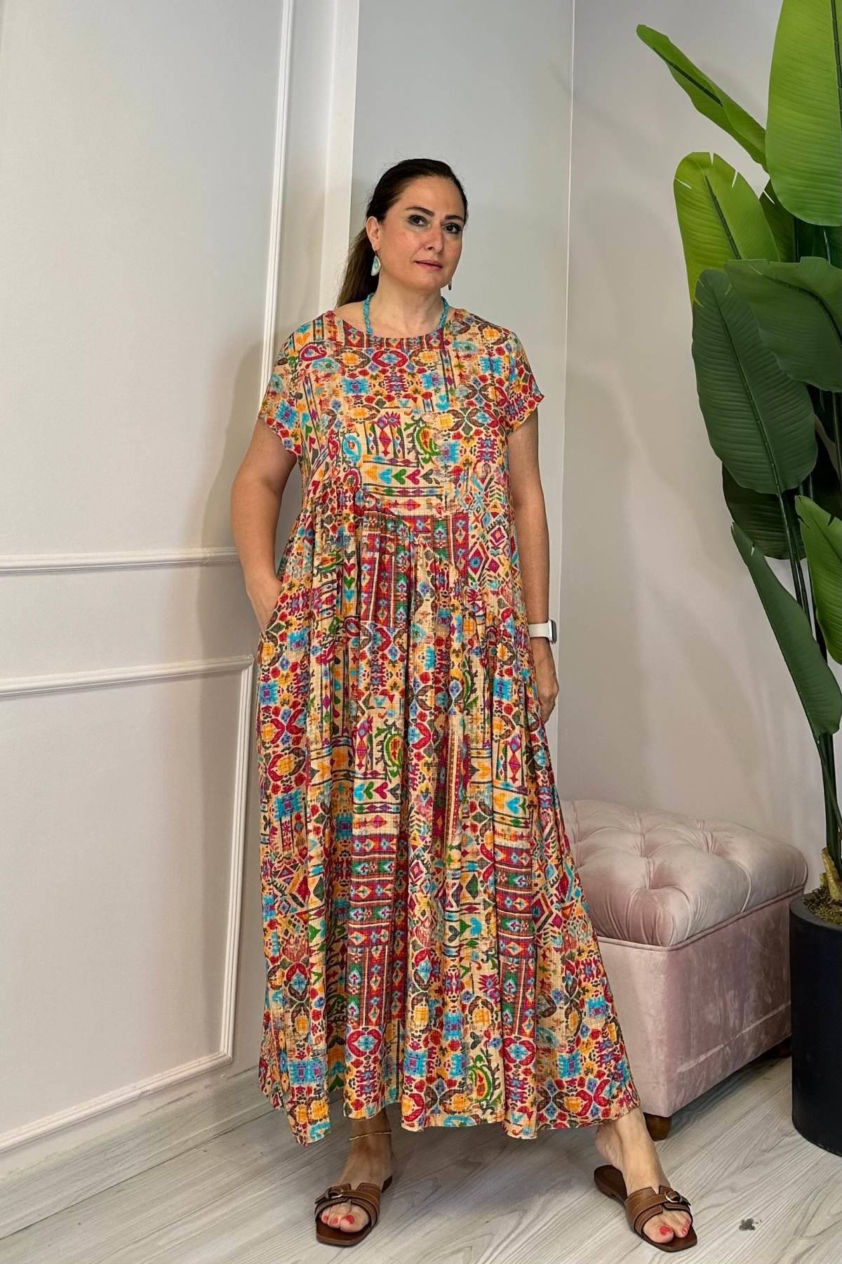 Yan Dikiş Detaylı Kilim Desenli Rahat Kalıp Elbise Hardal