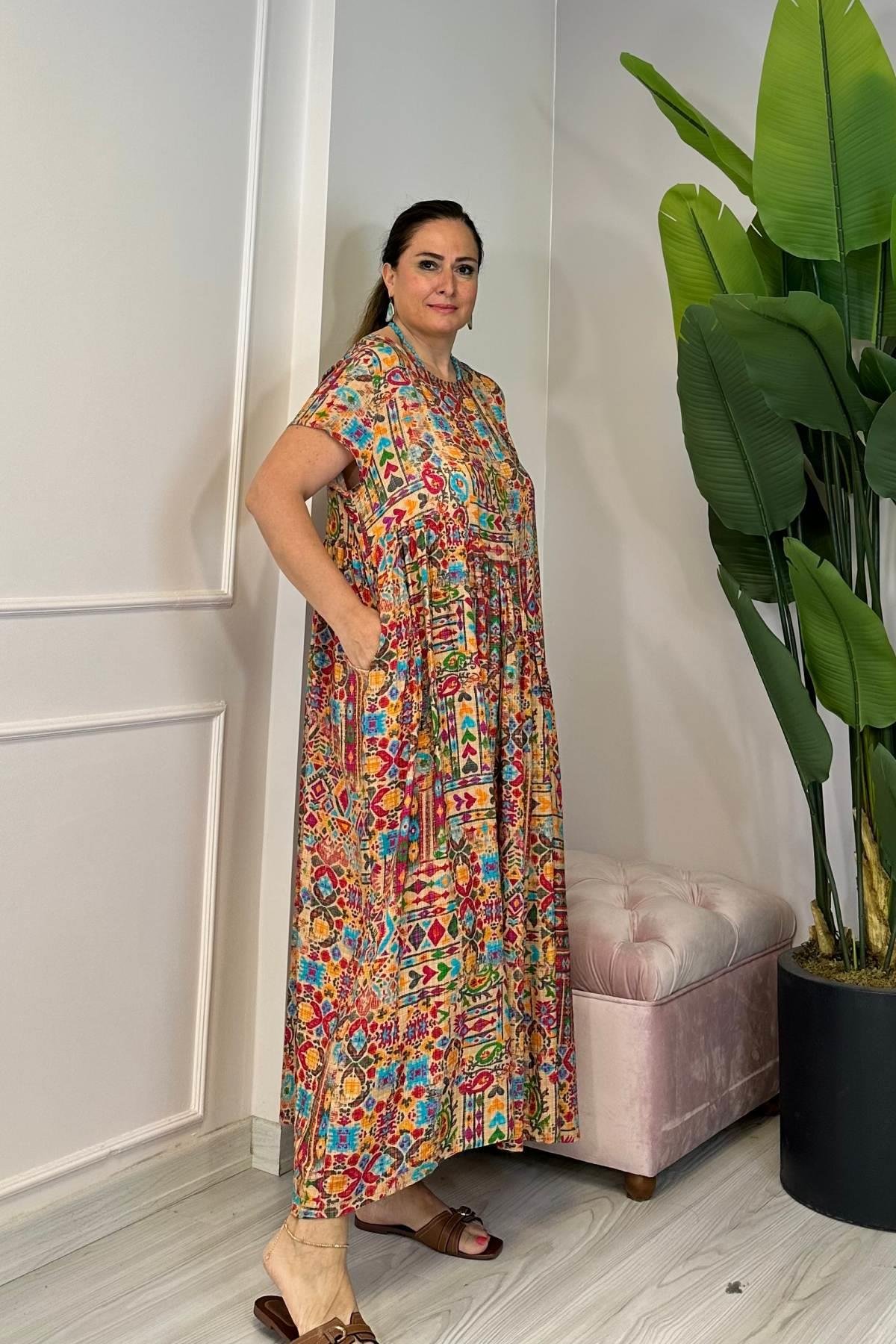 Yan Dikiş Detaylı Kilim Desenli Rahat Kalıp Elbise Hardal