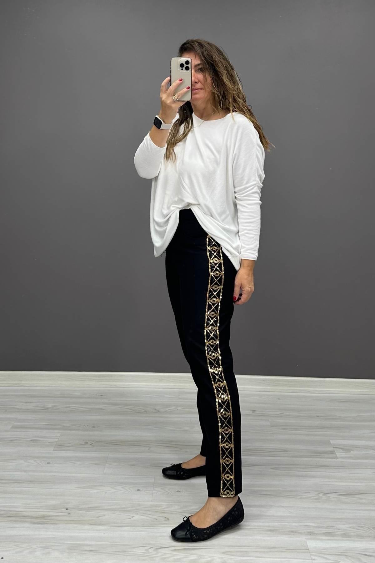 Yan Şerit Pul İşleme Detaylı Punto Kumaş Pantolon Siyah