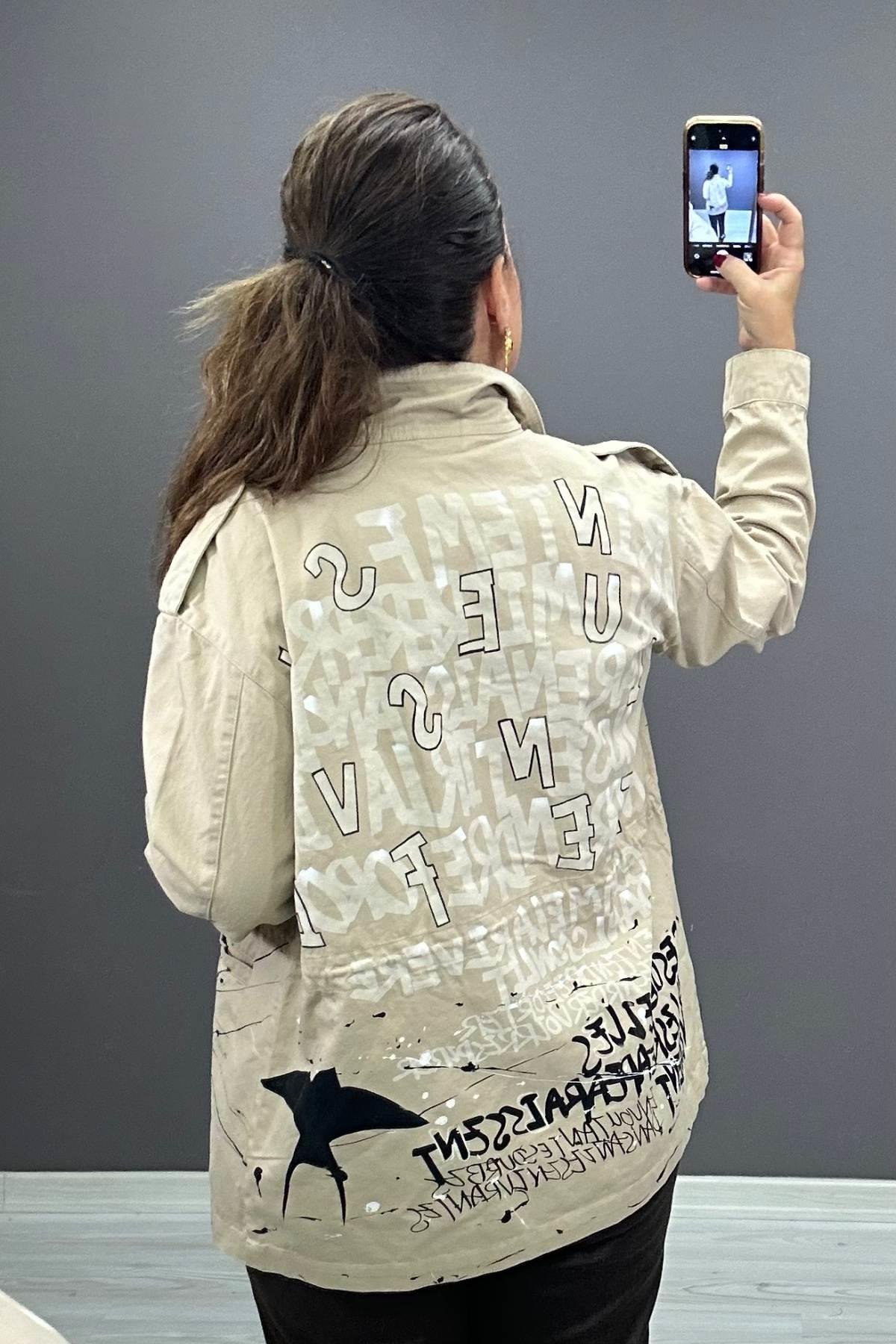 Yazı Detaylı Trençkot Bej