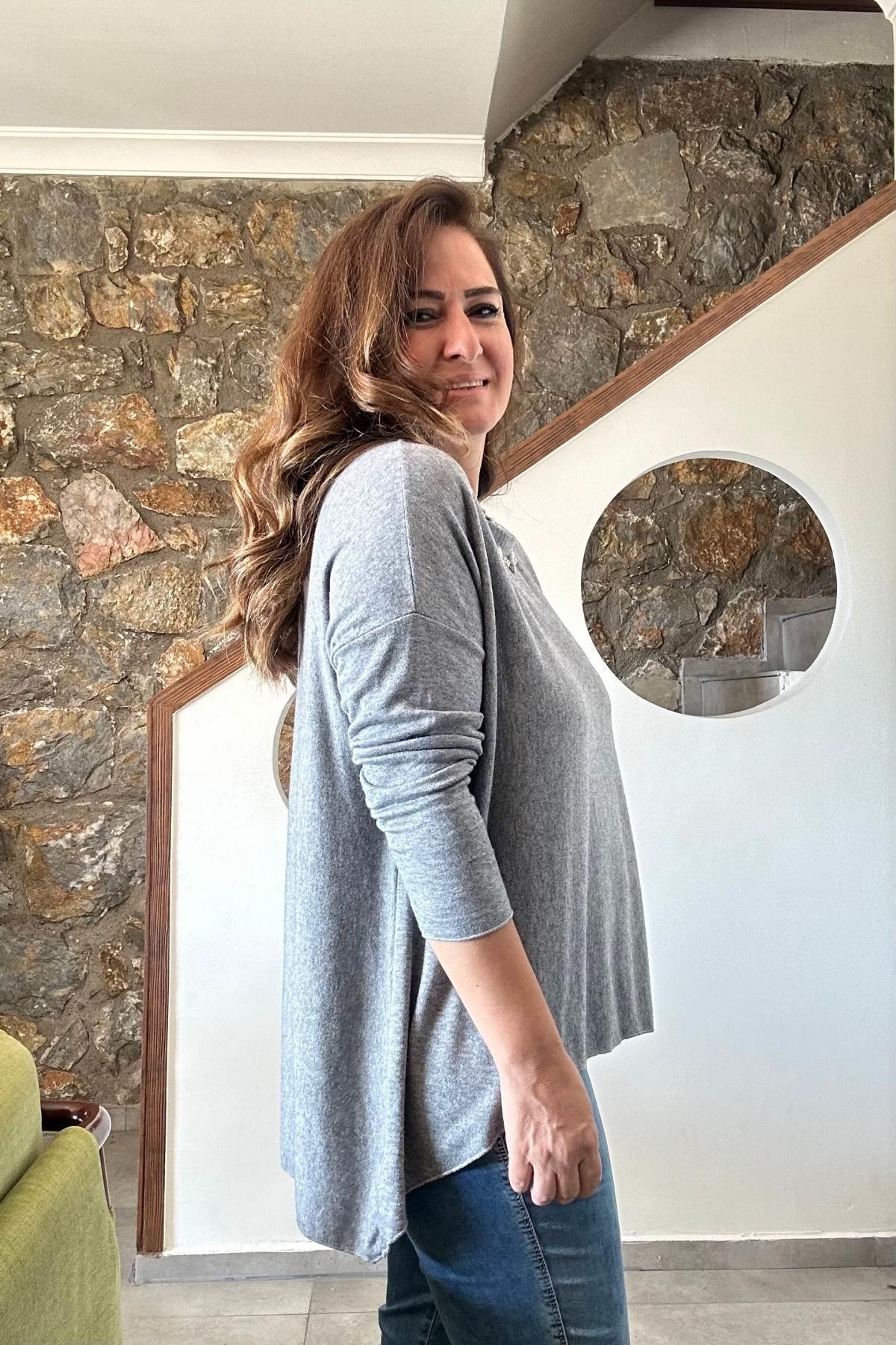 Yuvarlak Yakalı Taş İşleme Detaylı Triko Bluz Gri